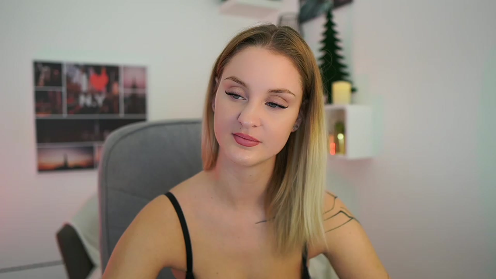 Gallery image thumbnail from NatalliaStarr's myfreecams stream on, 12/27/2023, 16:04 image 12 of 20