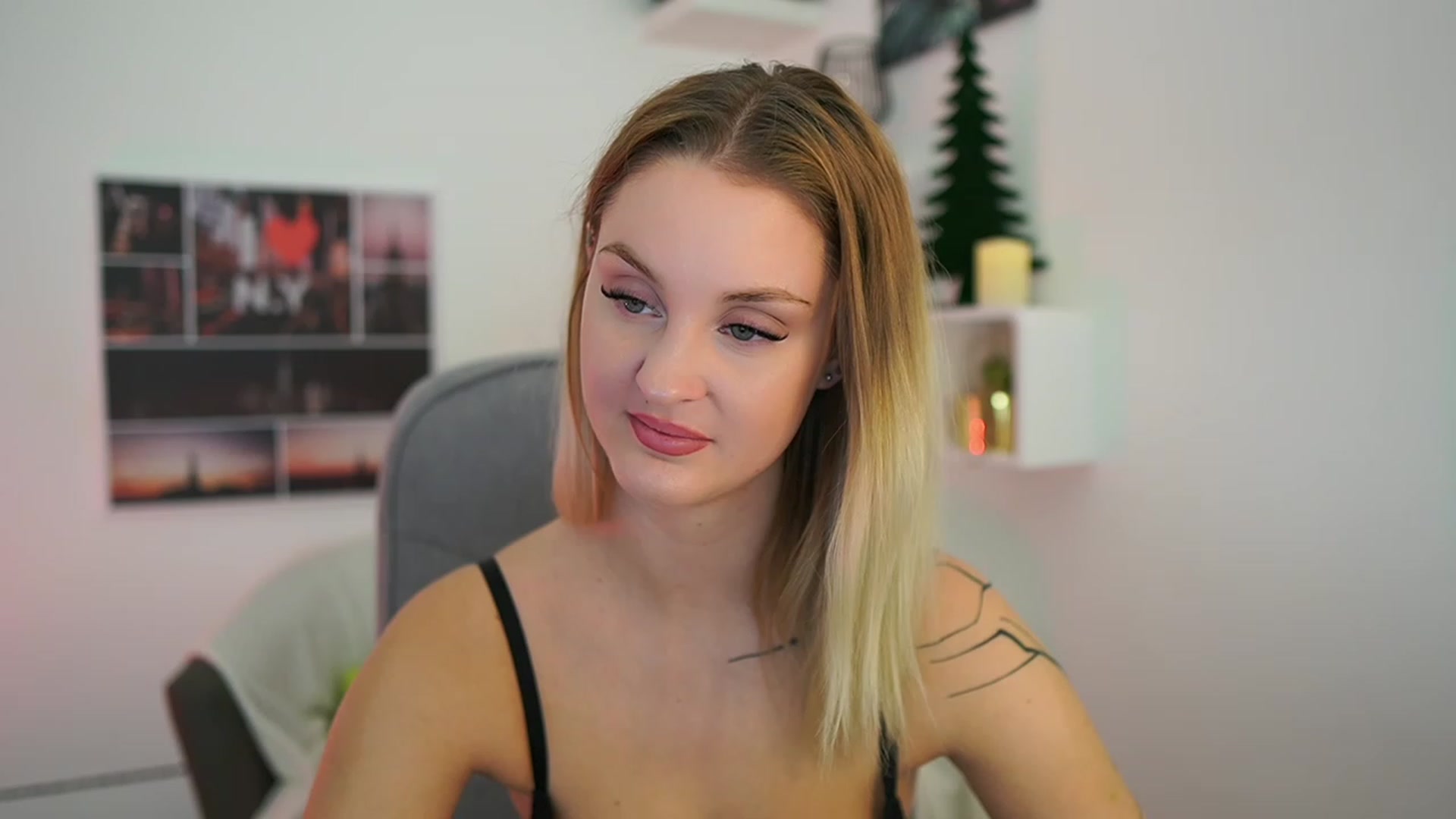 Gallery image thumbnail from NatalliaStarr's myfreecams stream on, 12/27/2023, 16:04 image 19 of 20