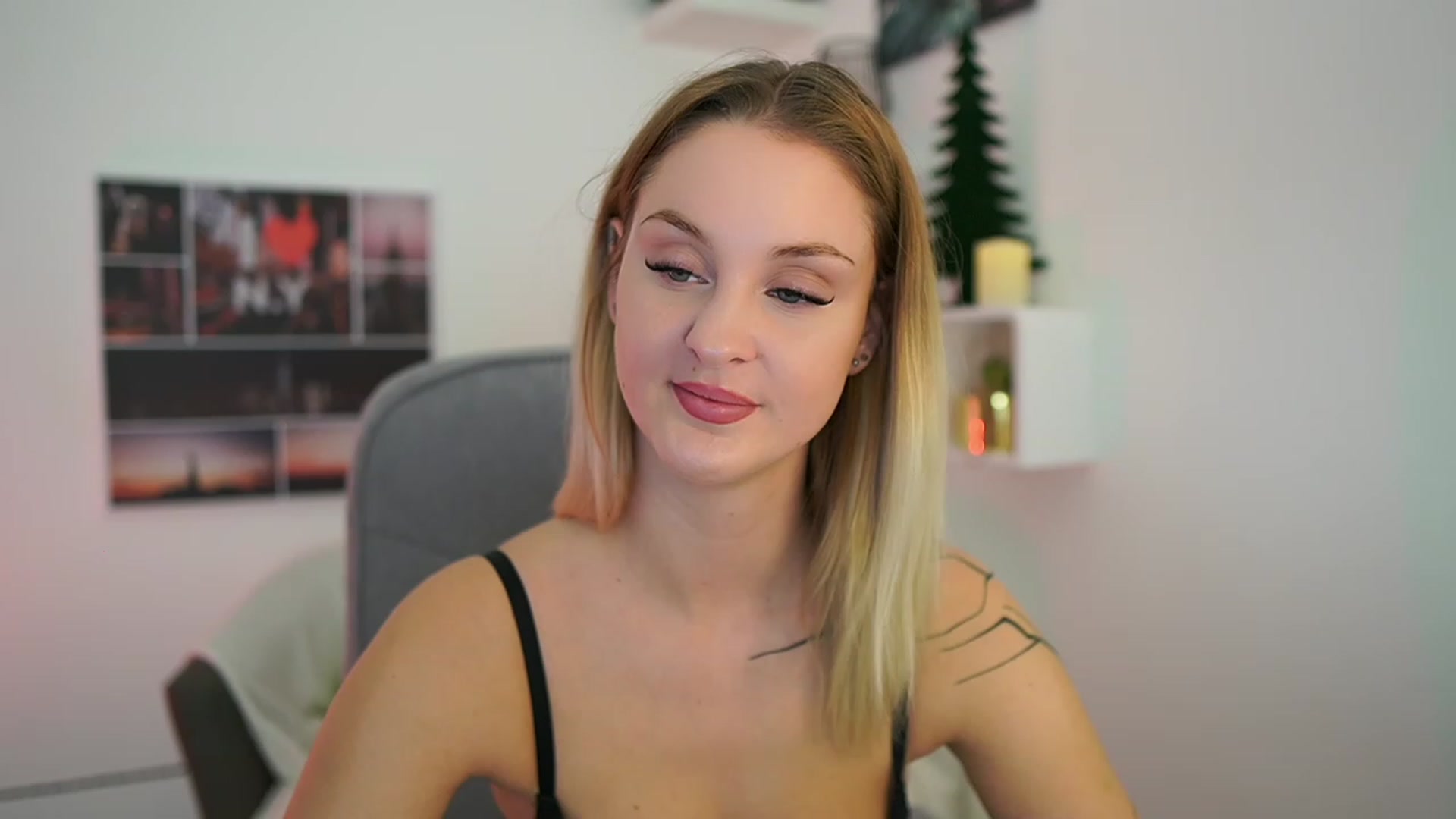 Gallery image thumbnail from NatalliaStarr's myfreecams stream on, 12/27/2023, 16:04 image 3 of 20
