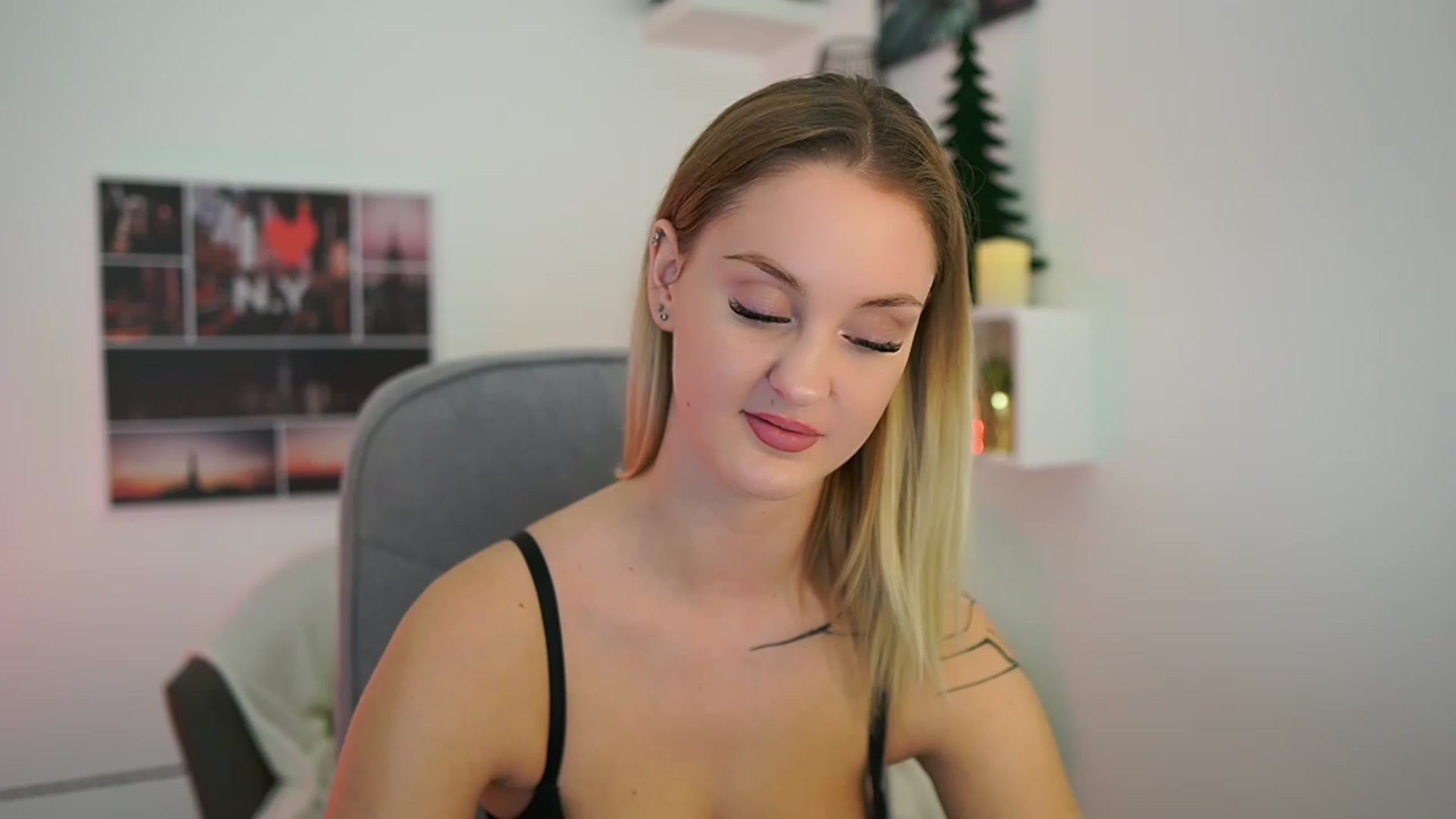 Gallery image thumbnail from NatalliaStarr's myfreecams stream on, 12/27/2023, 17:49 image 9 of 20
