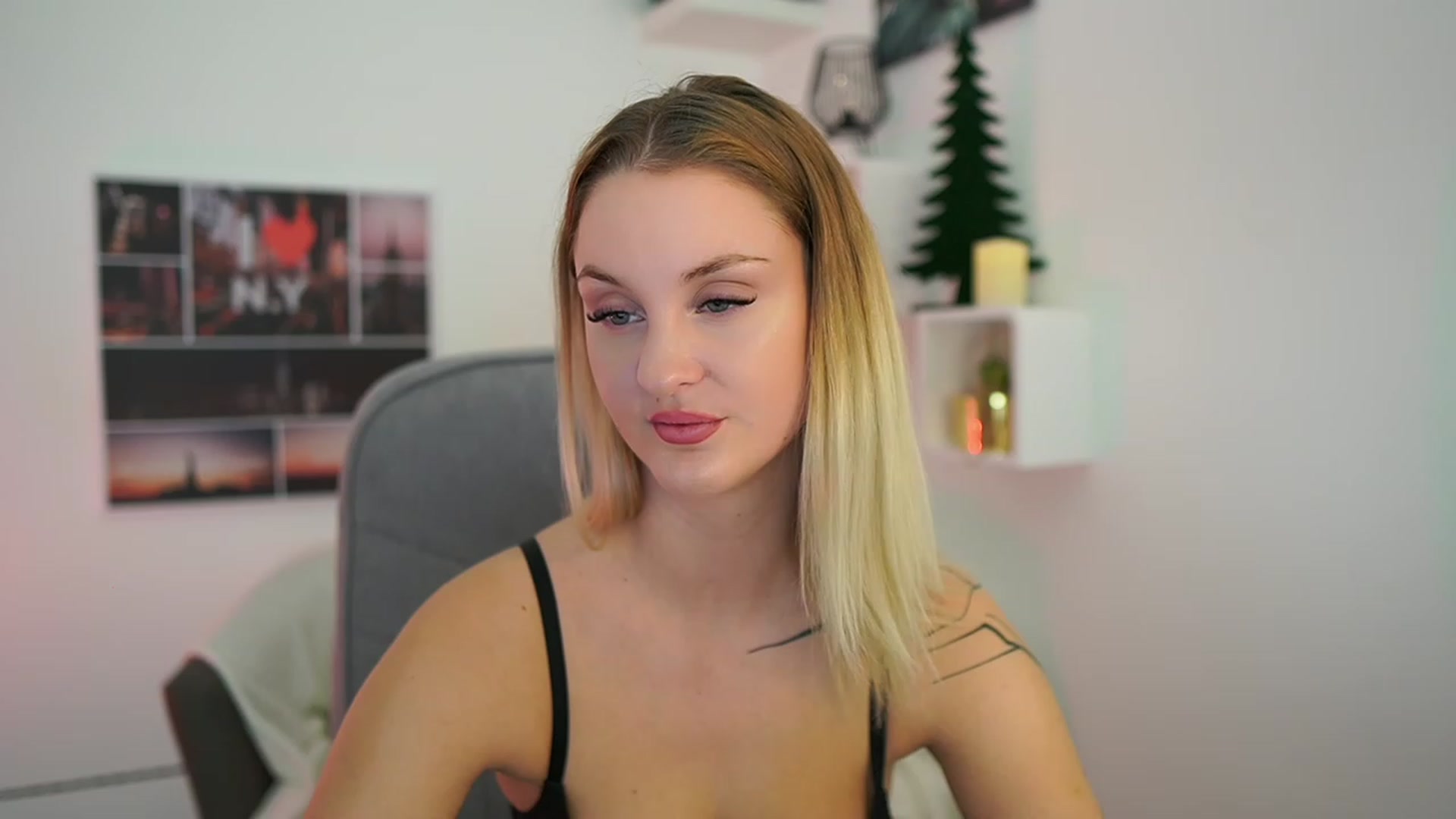 Gallery image thumbnail from NatalliaStarr's myfreecams stream on, 12/27/2023, 17:49 image 15 of 20