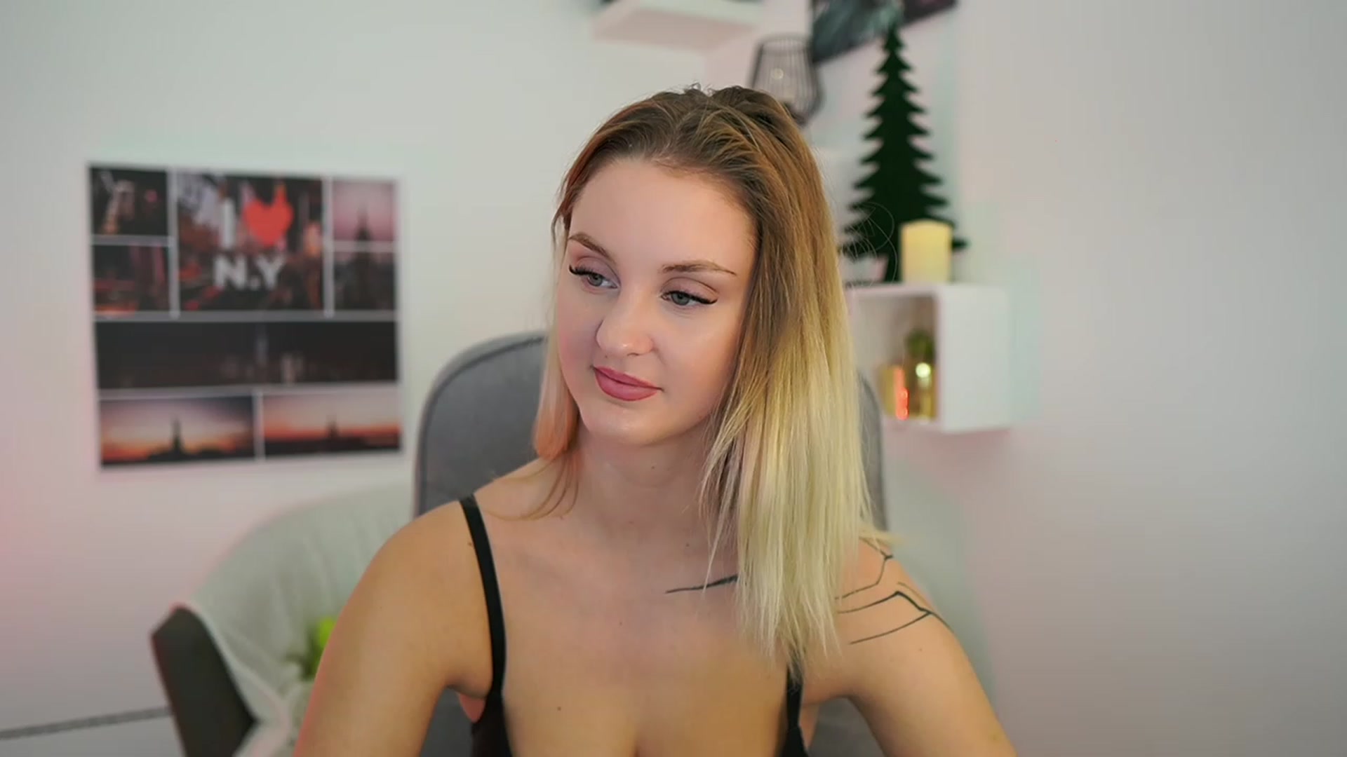 Gallery image thumbnail from NatalliaStarr's myfreecams stream on, 12/27/2023, 17:49 image 19 of 20