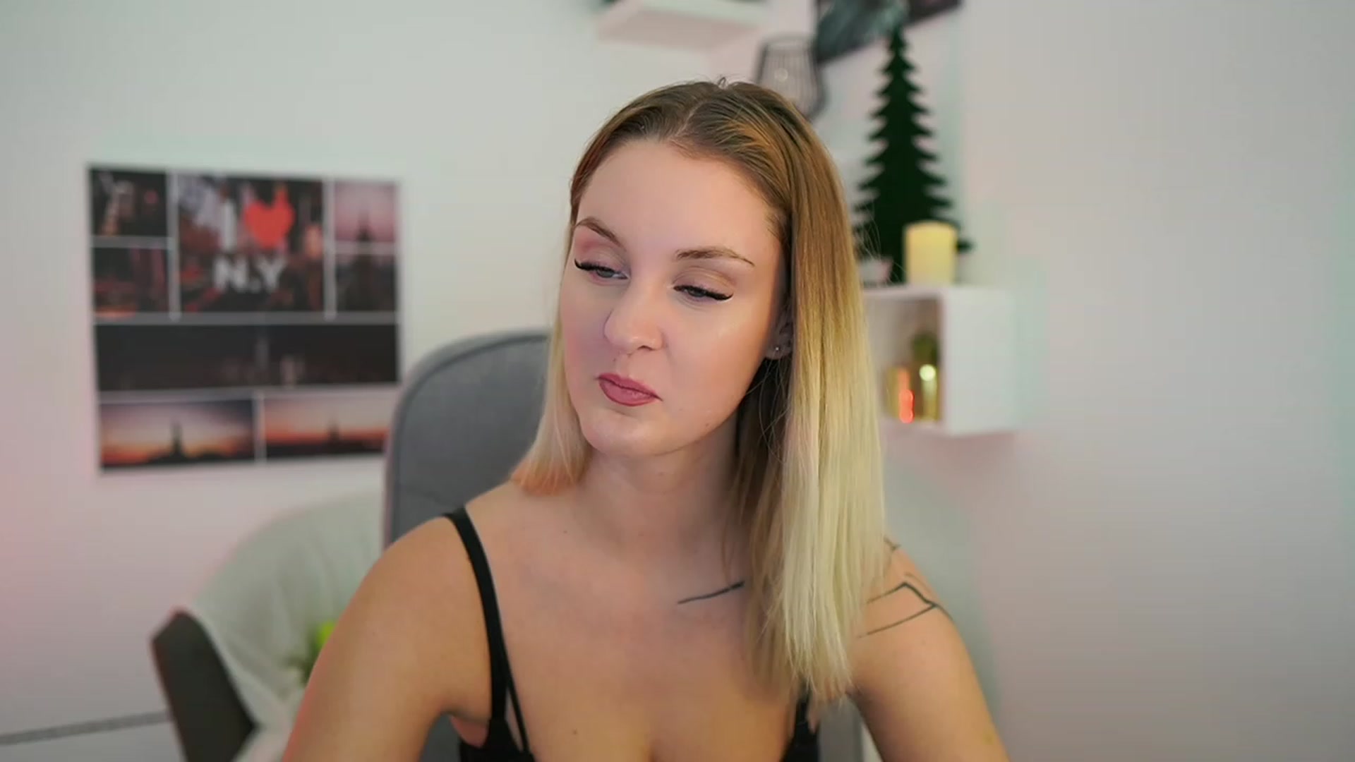 Gallery image thumbnail from NatalliaStarr's myfreecams stream on, 12/27/2023, 19:00 image 2 of 20