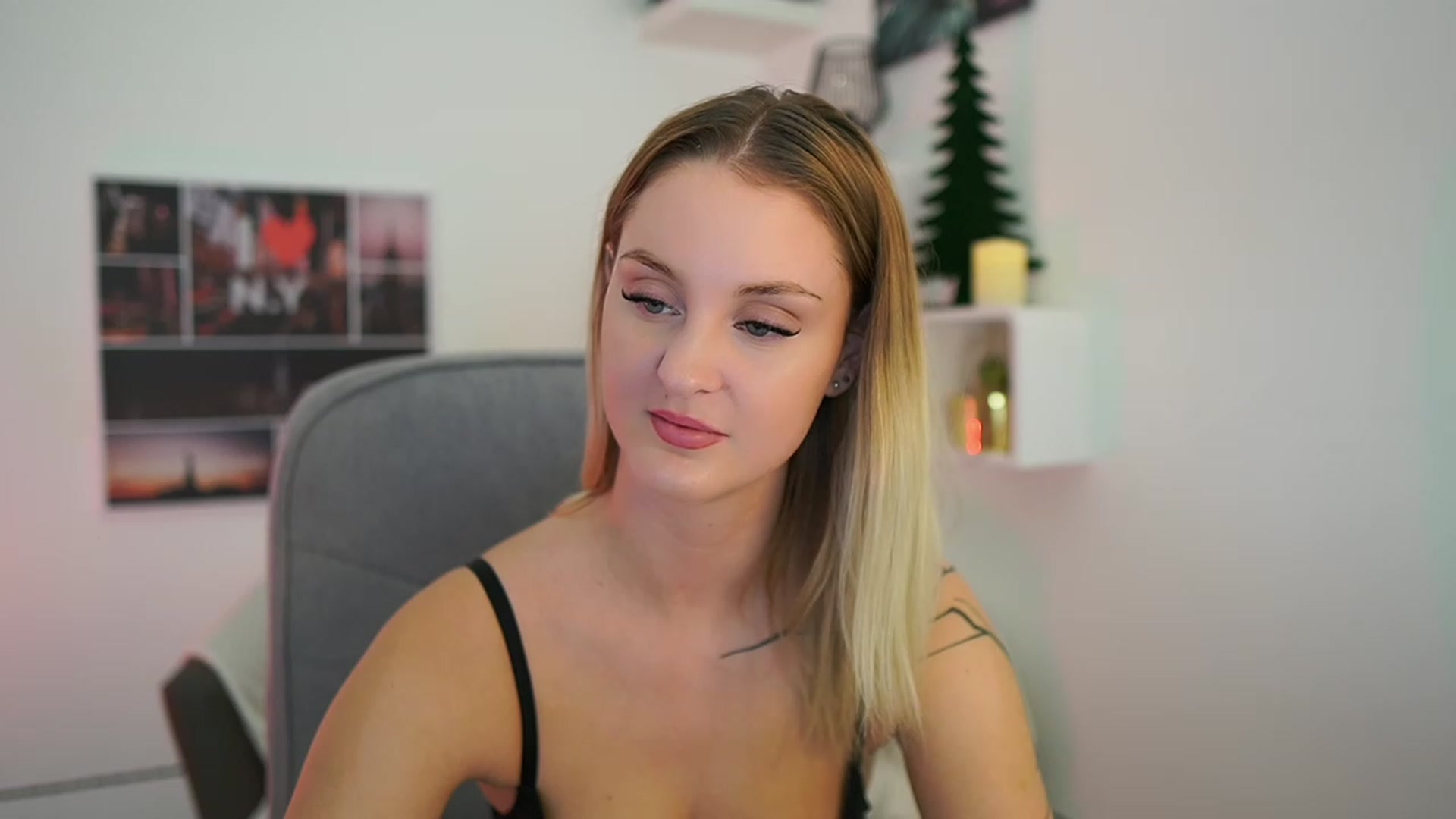 Gallery image thumbnail from NatalliaStarr's myfreecams stream on, 12/27/2023, 19:00 image 15 of 20