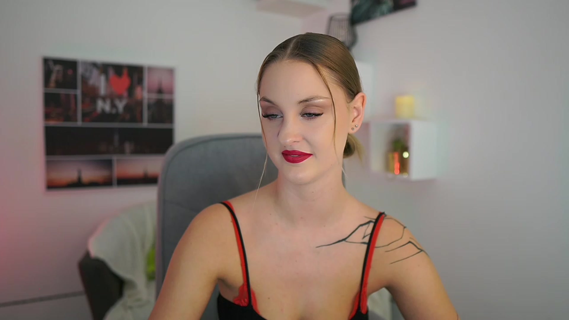 Gallery image thumbnail from NatalliaStarr's myfreecams stream on, 01/09/2024, 21:35 image 14 of 20