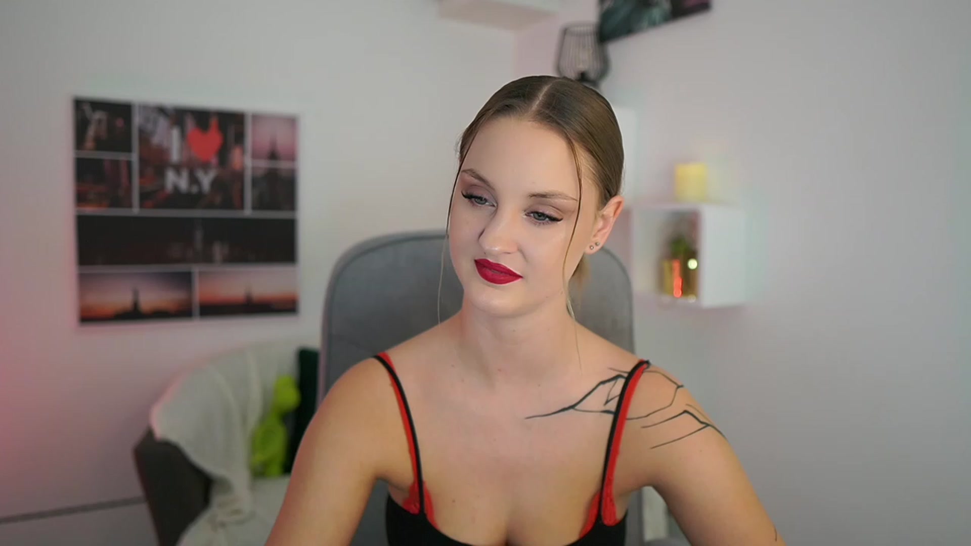 Gallery image thumbnail from NatalliaStarr's myfreecams stream on, 01/09/2024, 21:35 image 18 of 20