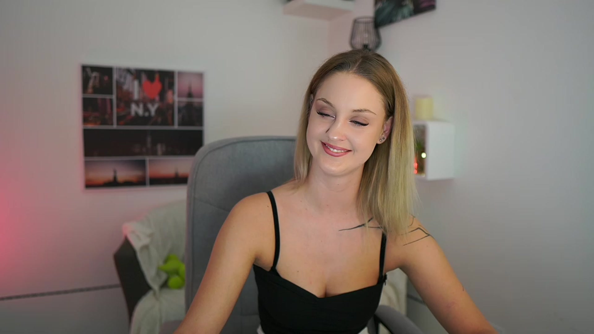 Gallery image thumbnail from NatalliaStarr's myfreecams stream on, 01/10/2024, 21:30 image 4 of 20