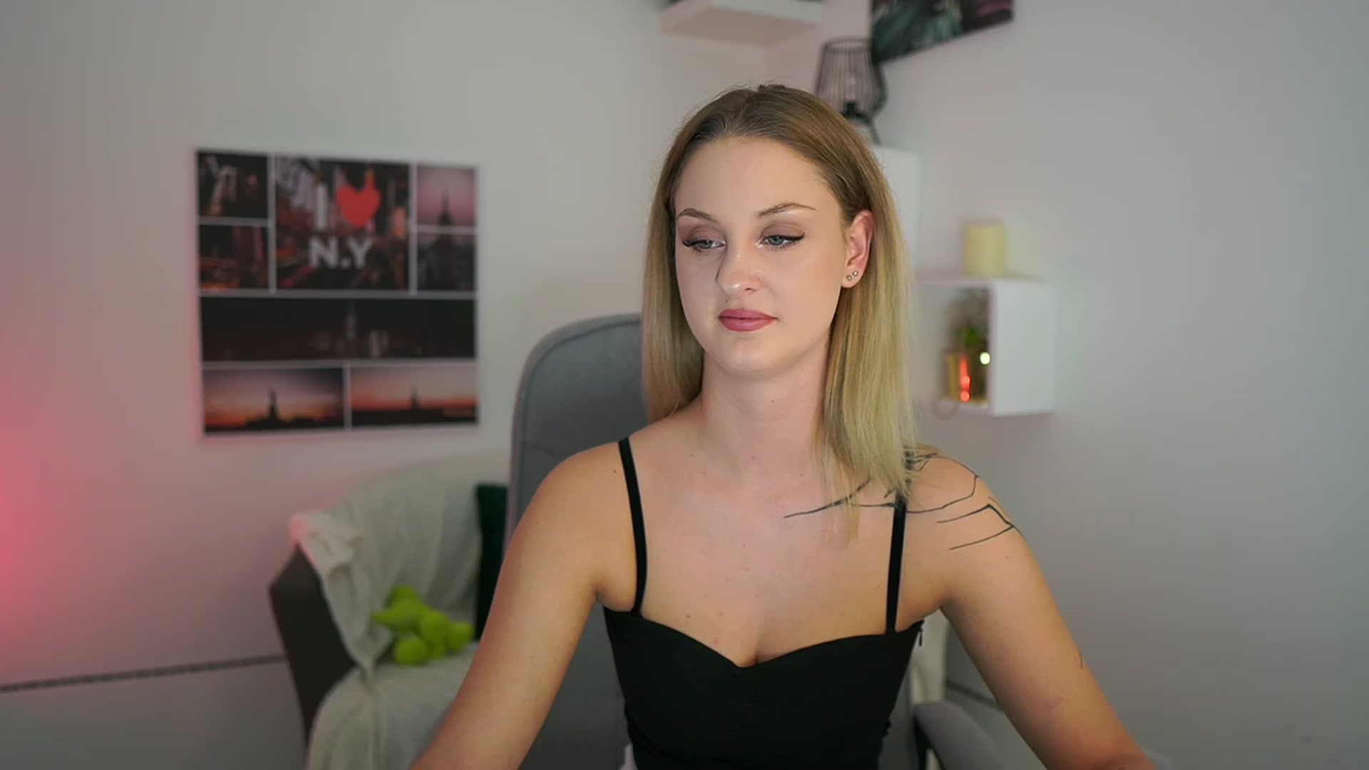 Gallery image thumbnail from NatalliaStarr's myfreecams stream on, 01/10/2024, 21:30 image 1 of 20