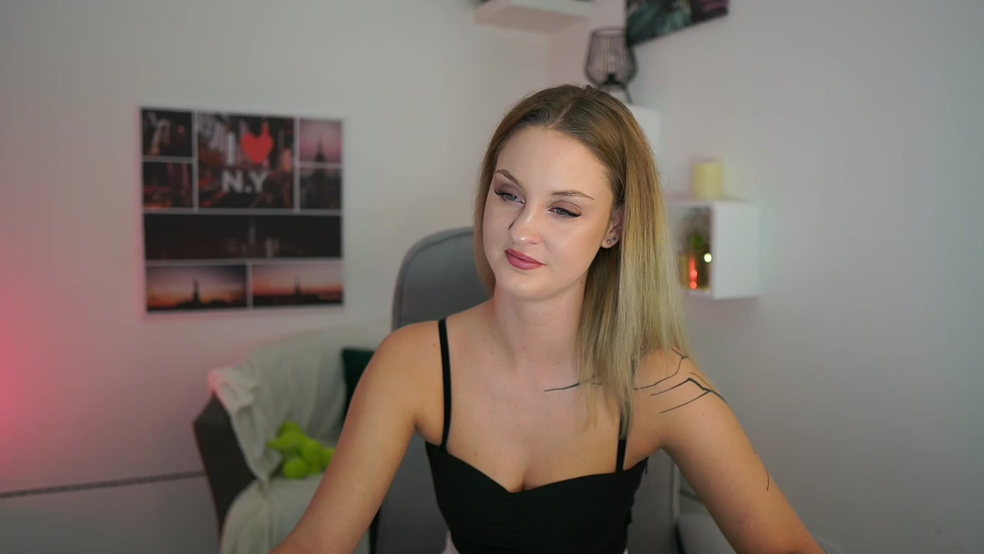 Gallery image thumbnail from NatalliaStarr's myfreecams stream on, 01/10/2024, 21:30 image 2 of 20