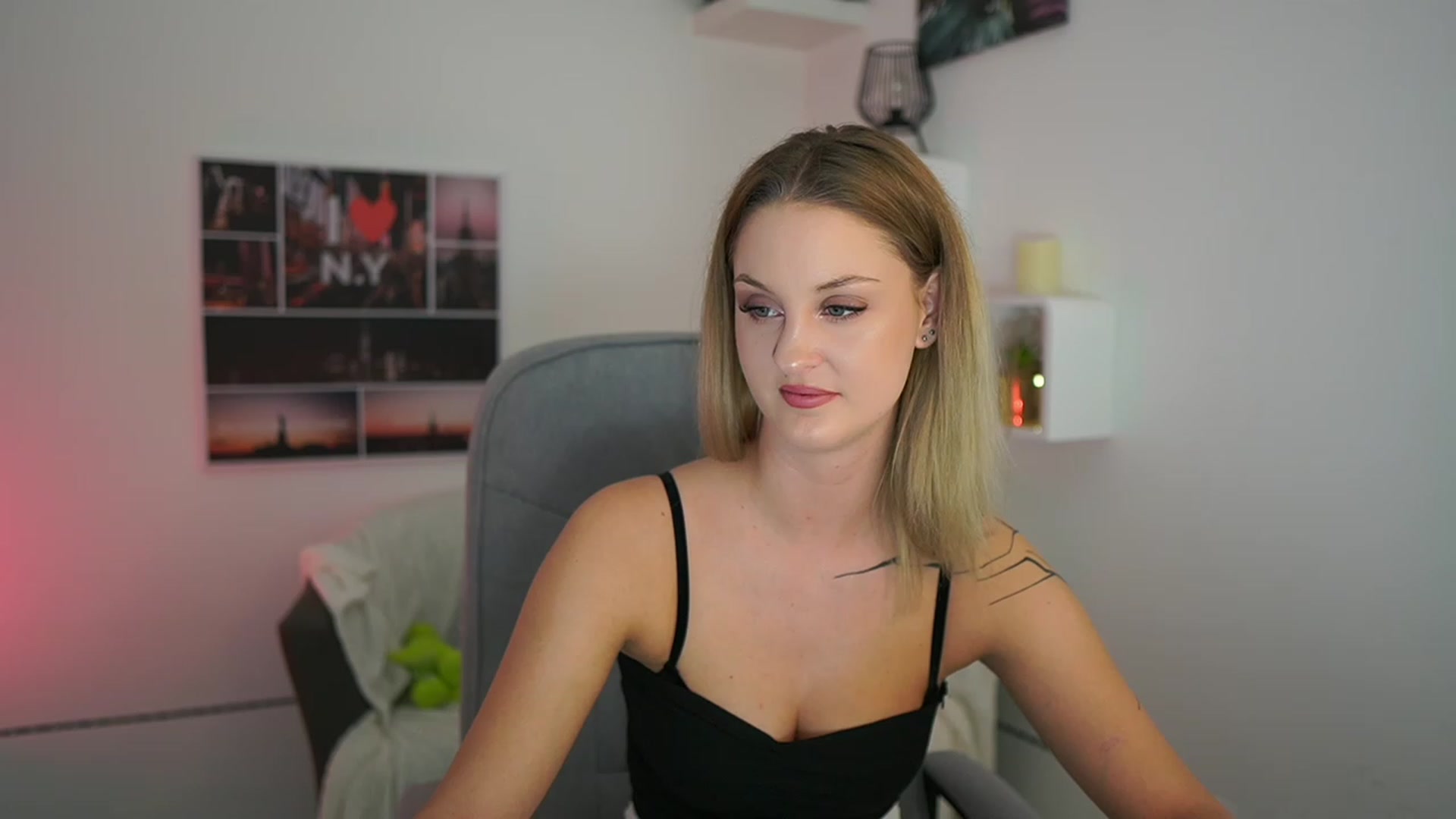 Gallery image thumbnail from NatalliaStarr's myfreecams stream on, 01/10/2024, 21:30 image 6 of 20
