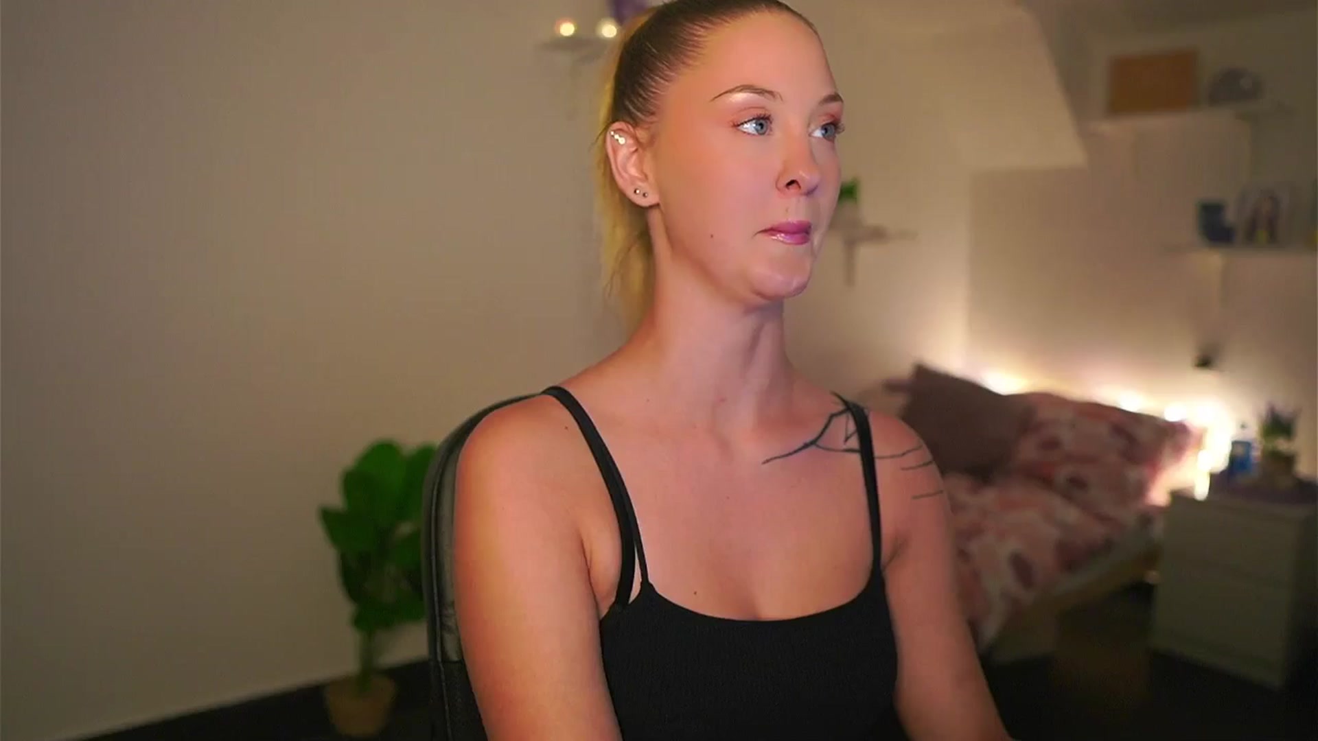 Gallery image thumbnail from NatalliaStarr's myfreecams stream on, 05/17/2024, 16:08 image 2 of 20