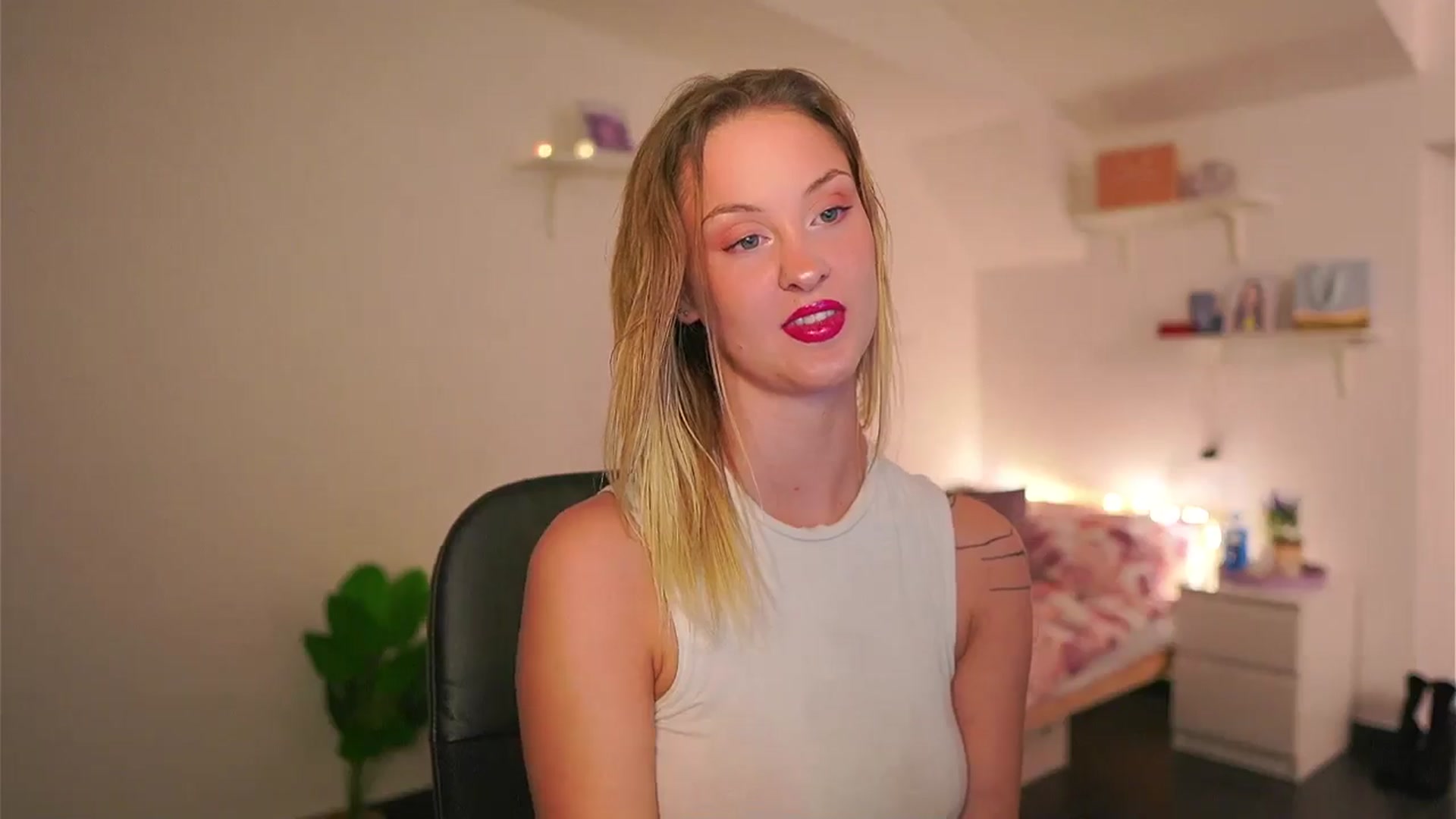 Gallery image thumbnail from NatalliaStarr's myfreecams stream on, 05/20/2024, 13:38 image 6 of 20