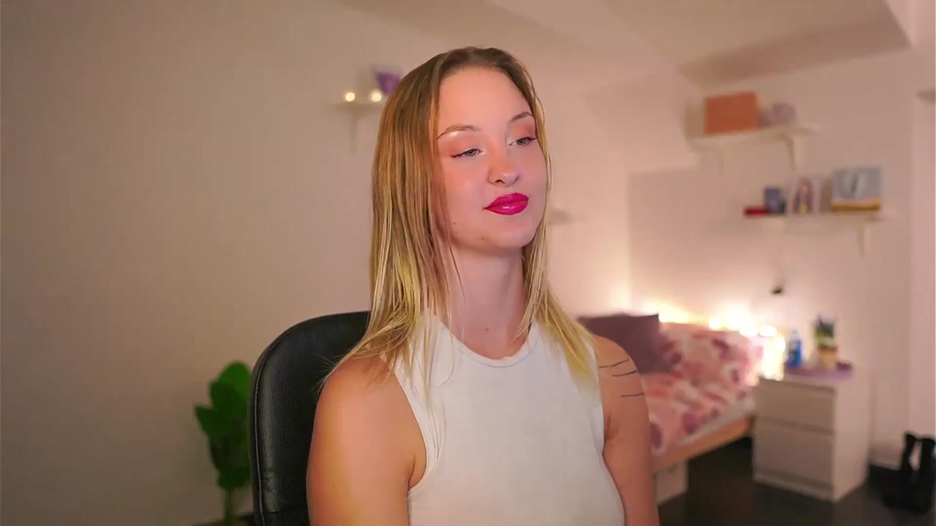 Gallery image thumbnail from NatalliaStarr's myfreecams stream on, 05/20/2024, 13:38 image 10 of 20