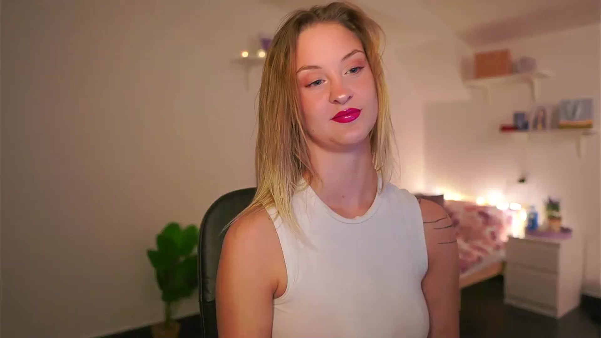 Gallery image thumbnail from NatalliaStarr's myfreecams stream on, 05/20/2024, 13:38 image 1 of 20