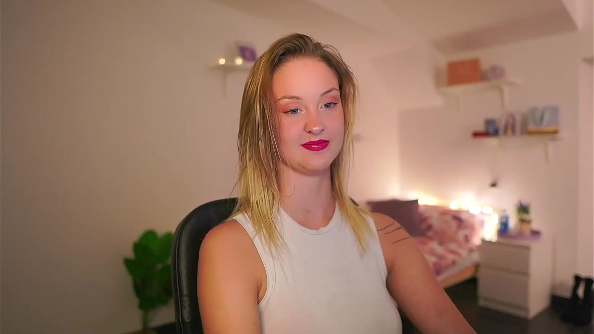 Gallery image thumbnail from NatalliaStarr's myfreecams stream on, 05/20/2024, 13:38 image 13 of 20