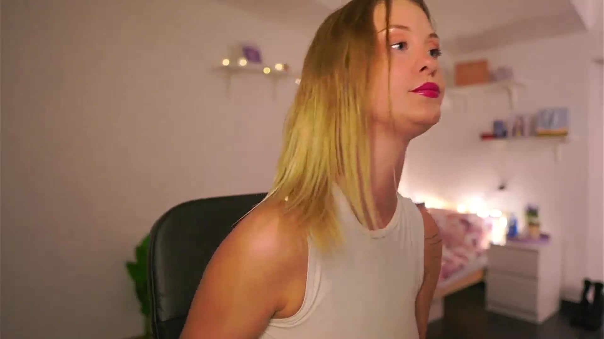 Gallery image thumbnail from NatalliaStarr's myfreecams stream on, 05/20/2024, 13:38 image 7 of 20