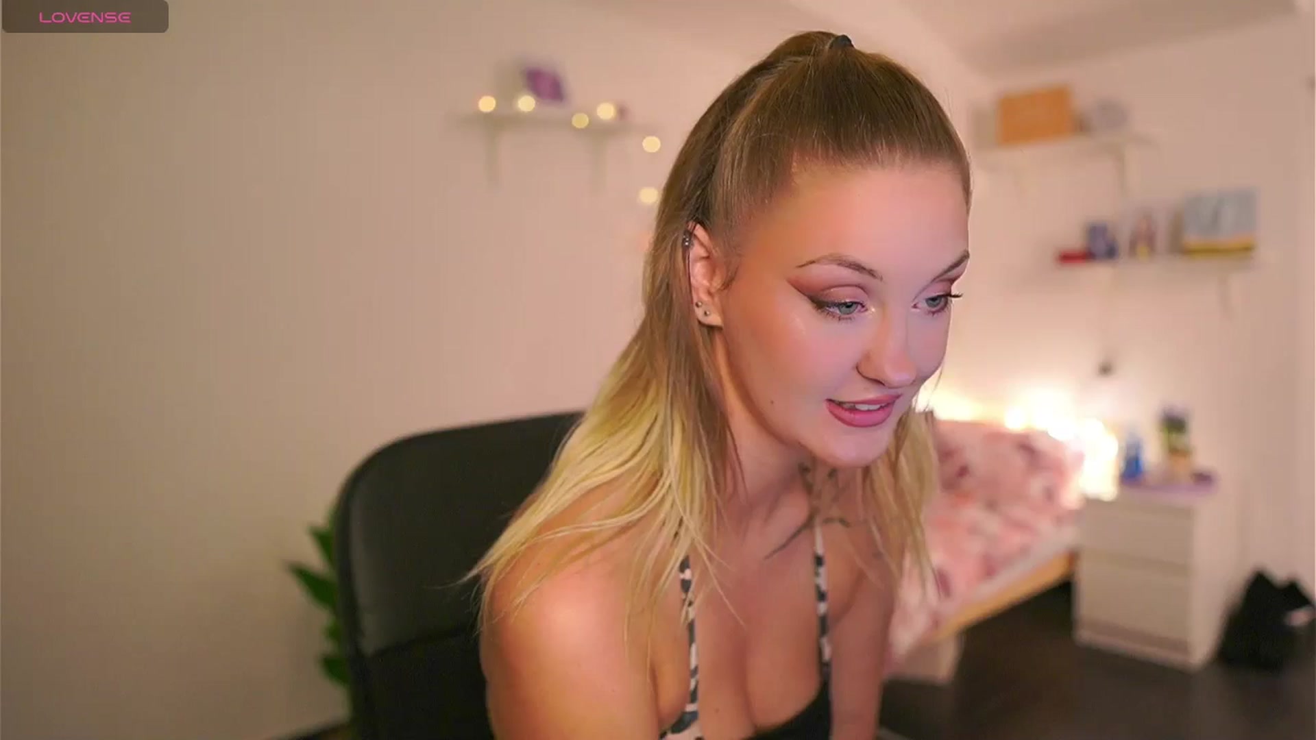 Gallery image thumbnail from NatalliaStarr's myfreecams stream on, 05/21/2024, 13:41 image 3 of 20