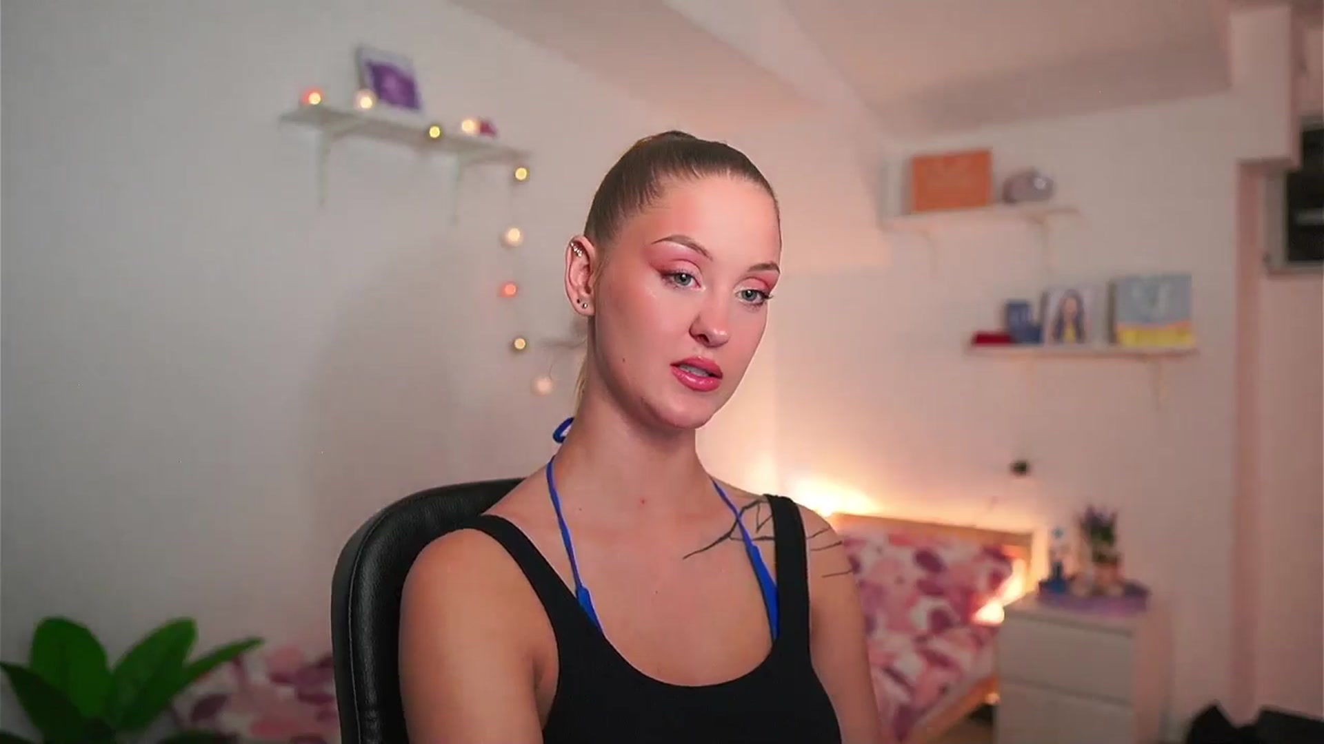 Gallery image thumbnail from NatalliaStarr's myfreecams stream on, 05/23/2024, 13:37 image 3 of 20
