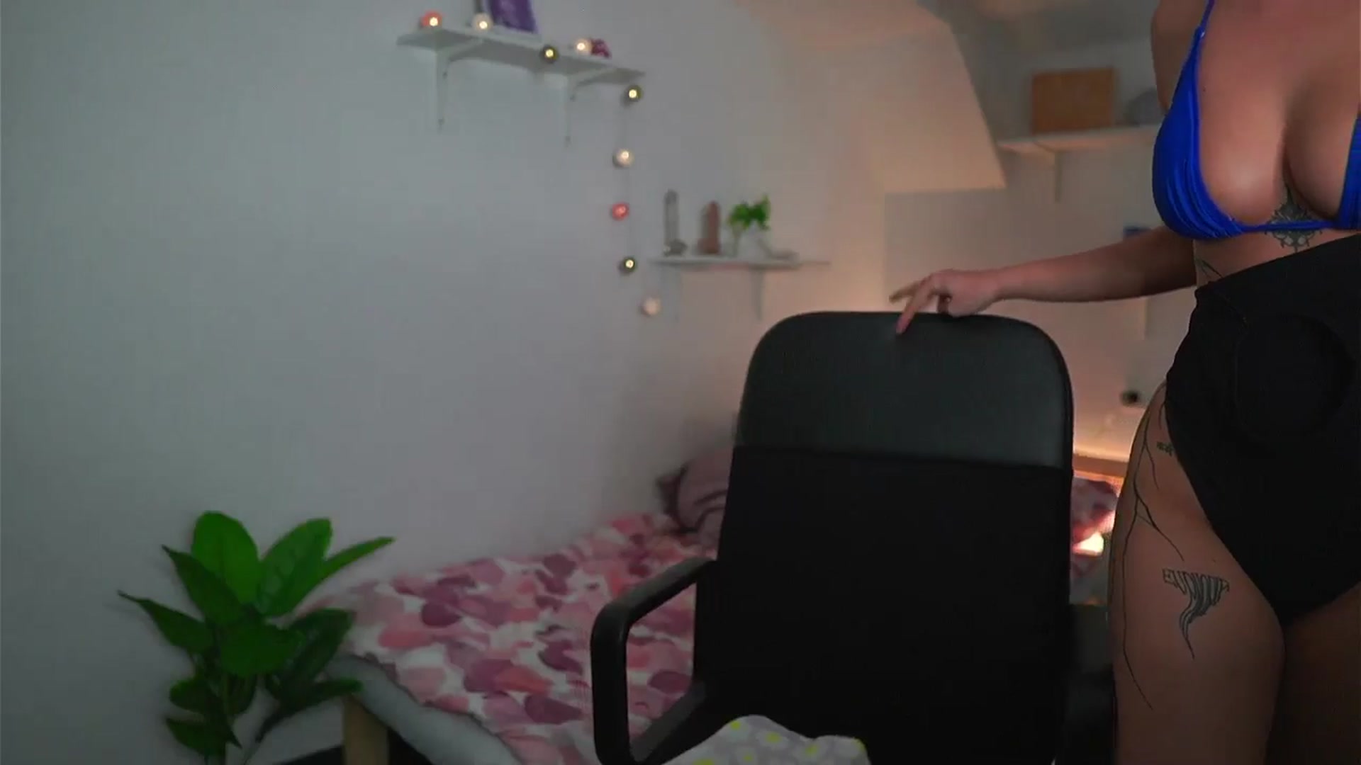 Gallery image thumbnail from NatalliaStarr's myfreecams stream on, 05/23/2024, 17:56 image 15 of 20