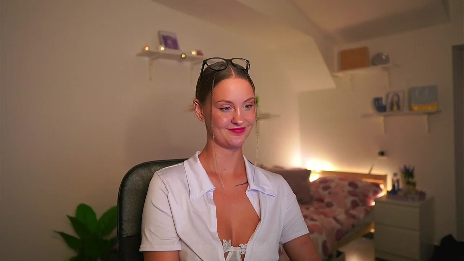 Gallery image thumbnail from NatalliaStarr's myfreecams stream on, 05/29/2024, 17:09 image 3 of 20