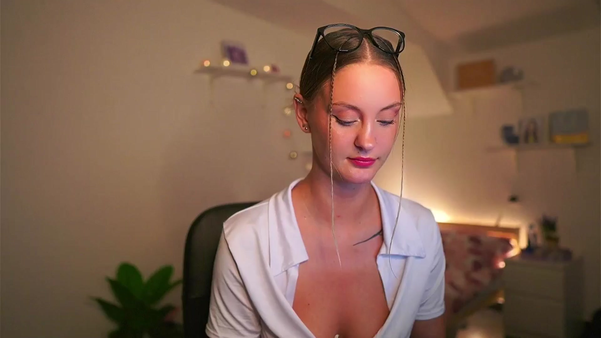 Gallery image thumbnail from NatalliaStarr's myfreecams stream on, 05/29/2024, 17:09 image 17 of 20