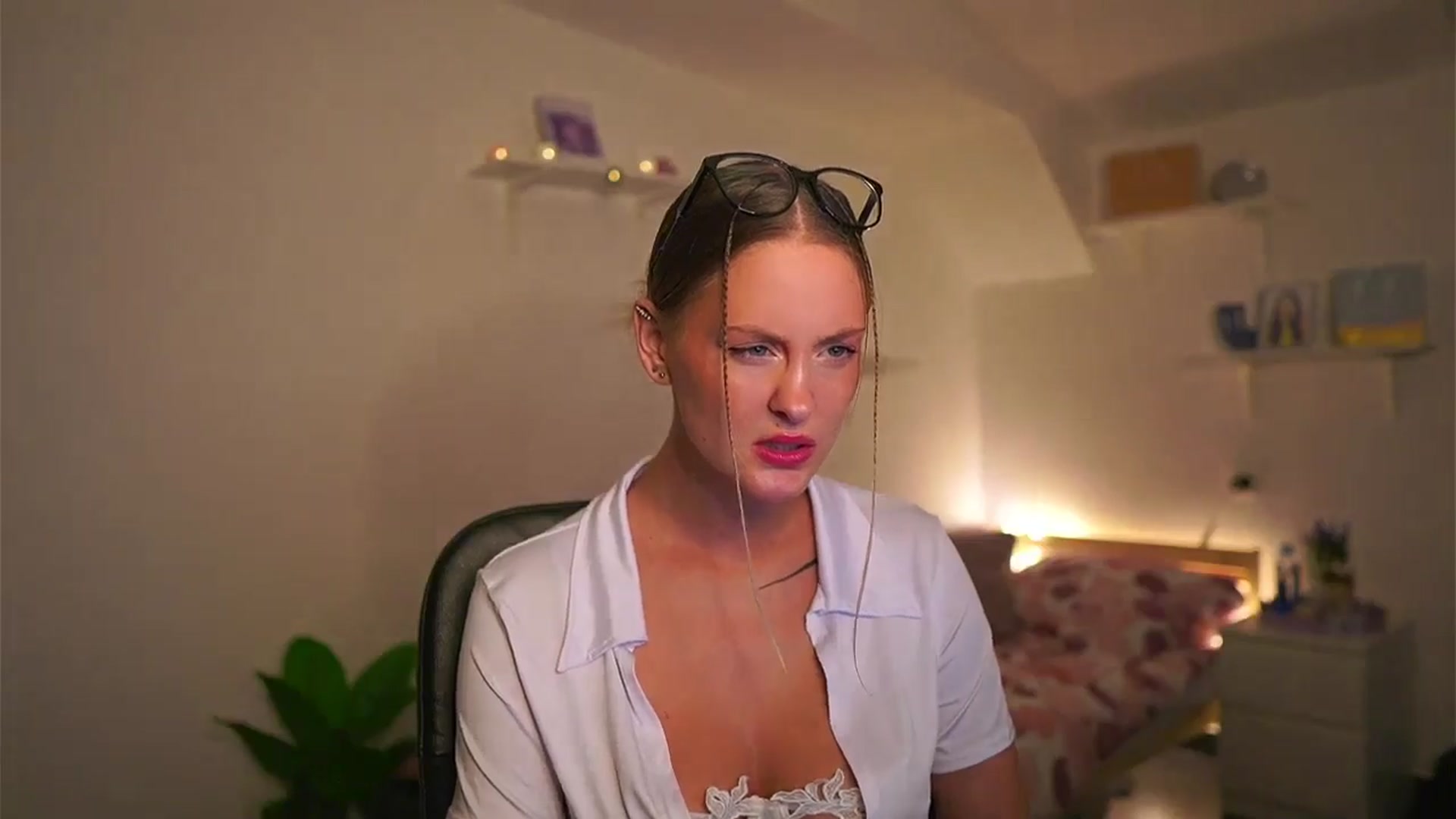 Gallery image thumbnail from NatalliaStarr's myfreecams stream on, 05/29/2024, 17:09 image 16 of 20