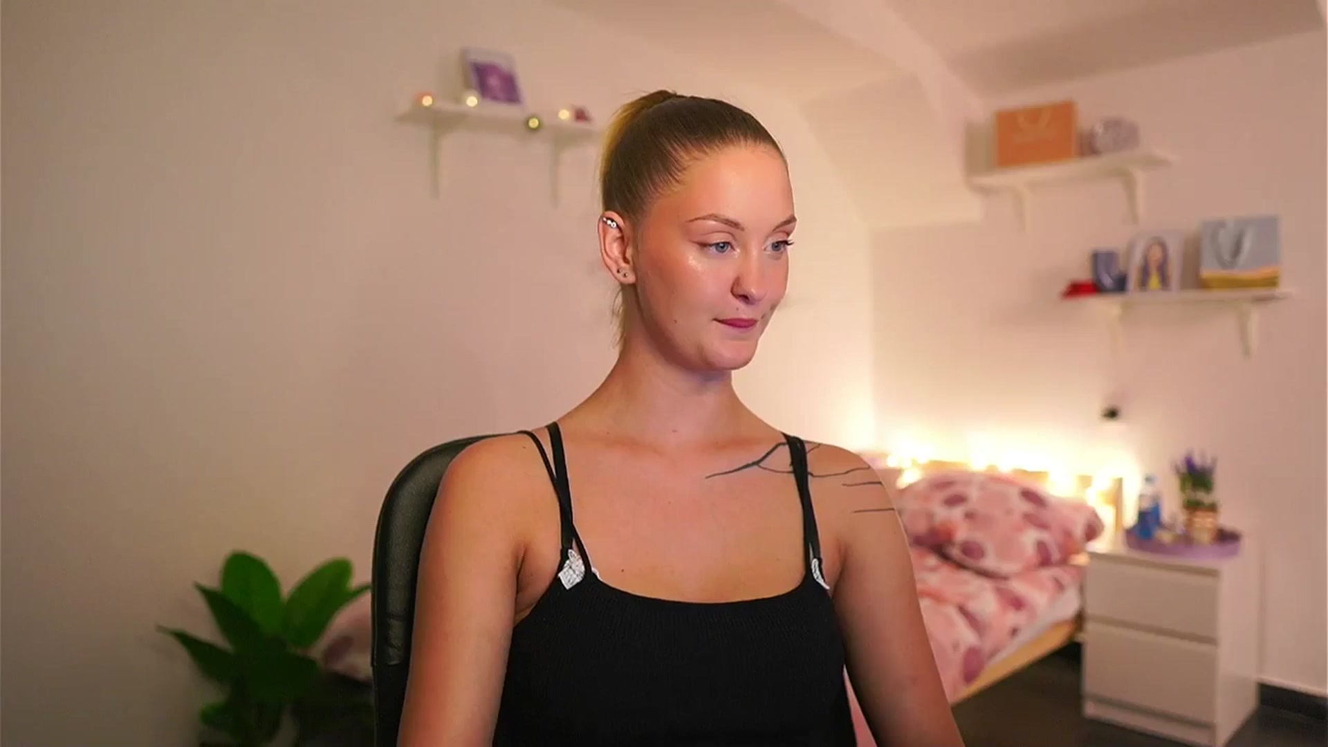 Gallery image thumbnail from NatalliaStarr's myfreecams stream on, 05/30/2024, 14:45 image 8 of 20