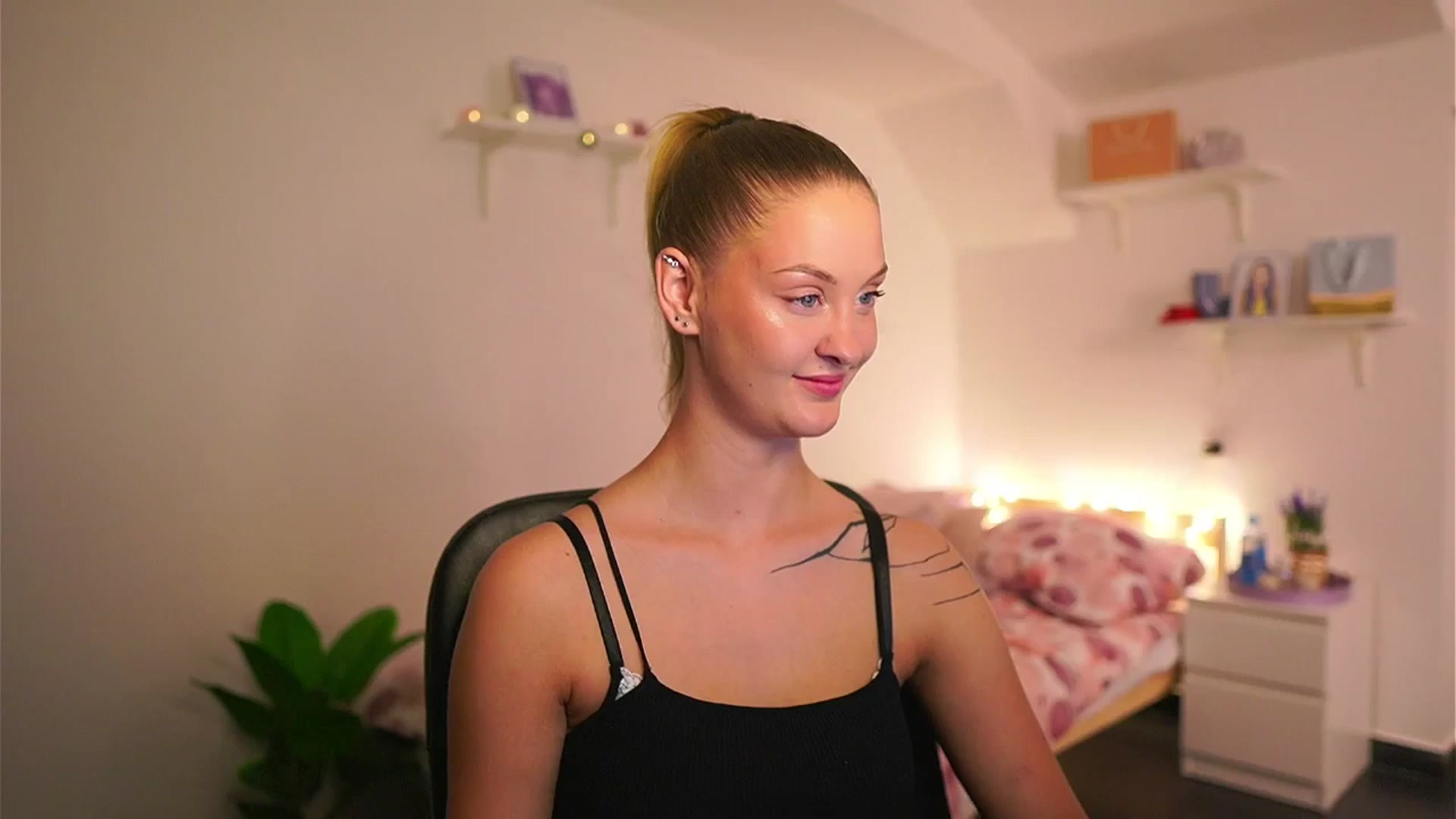 Gallery image thumbnail from NatalliaStarr's myfreecams stream on, 05/30/2024, 14:45 image 3 of 20