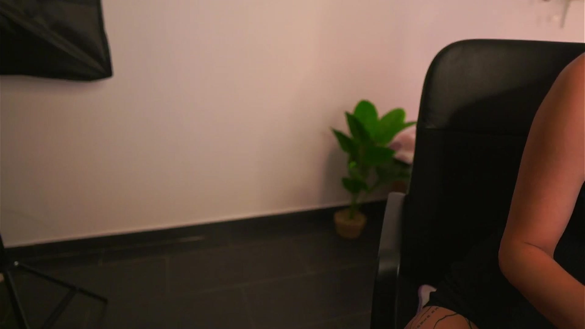 Gallery image thumbnail from NatalliaStarr's myfreecams stream on, 05/30/2024, 14:45 image 12 of 20