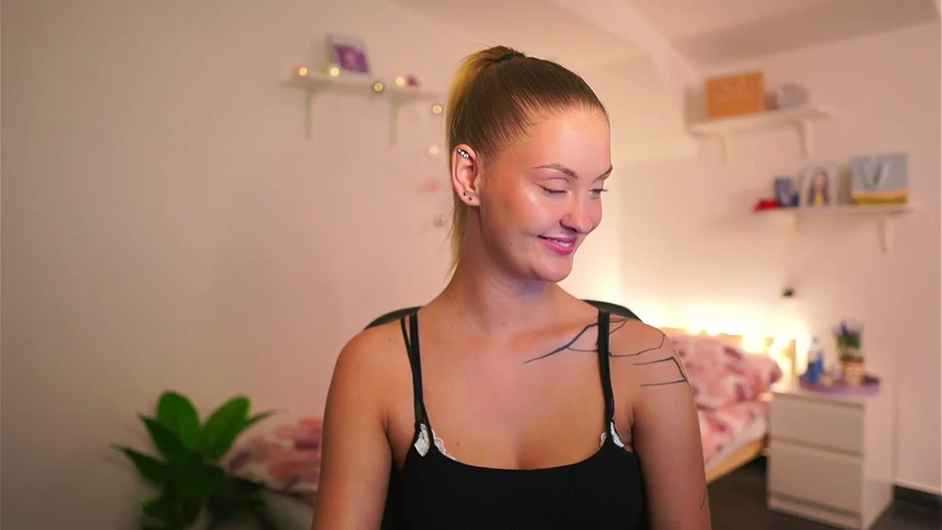Gallery image thumbnail from NatalliaStarr's myfreecams stream on, 05/30/2024, 14:45 image 10 of 20