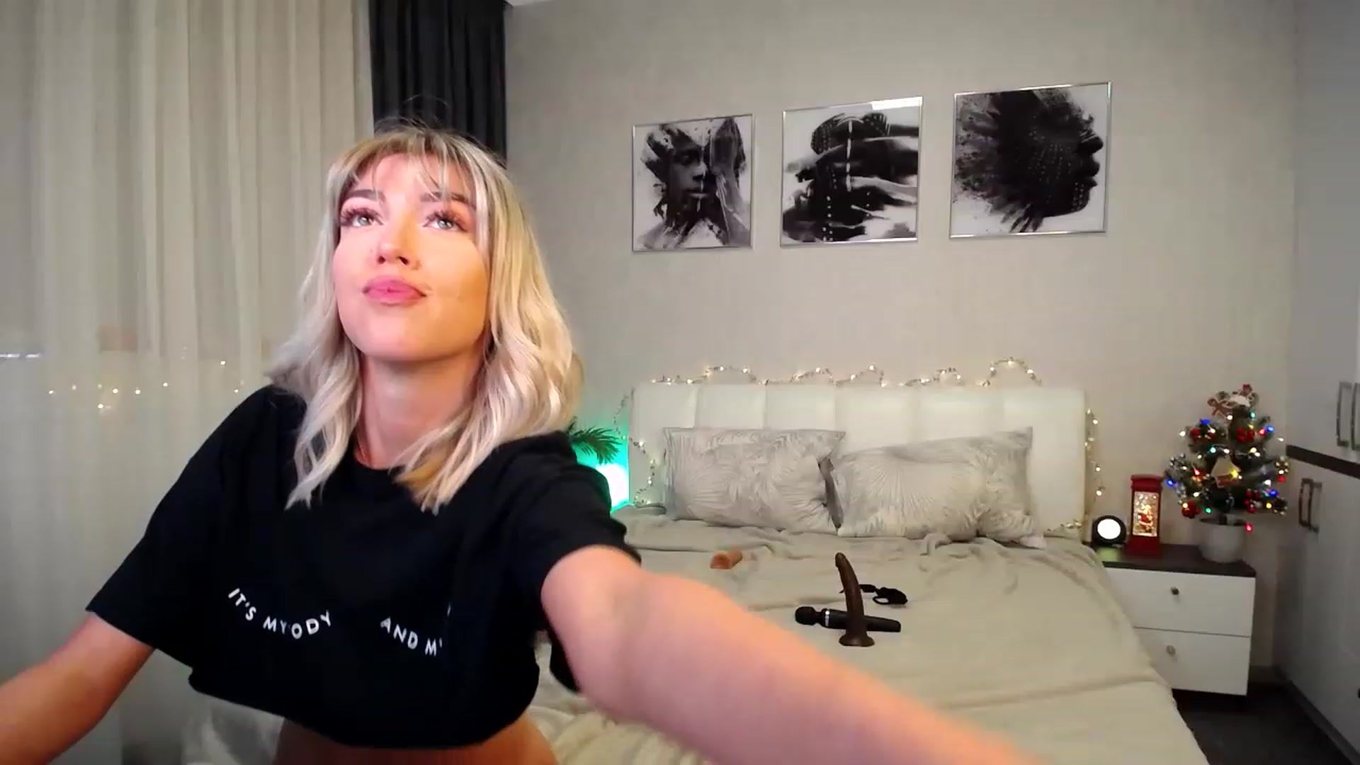Gallery image thumbnail from NatalyGreen's myfreecams stream on, 12/16/2022, 12:51 image 17 of 20