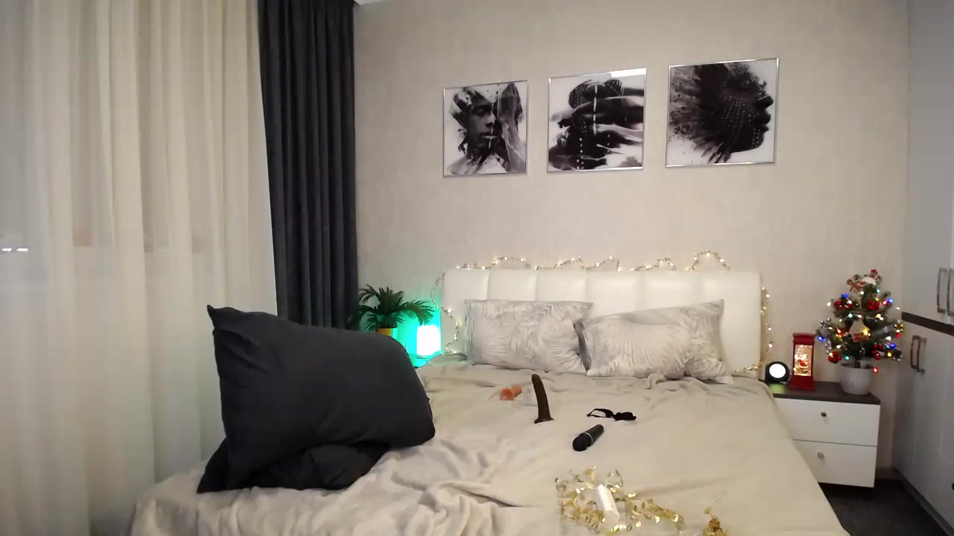 Gallery image thumbnail from NatalyGreen's myfreecams stream on, 12/16/2022, 12:51 image 9 of 20
