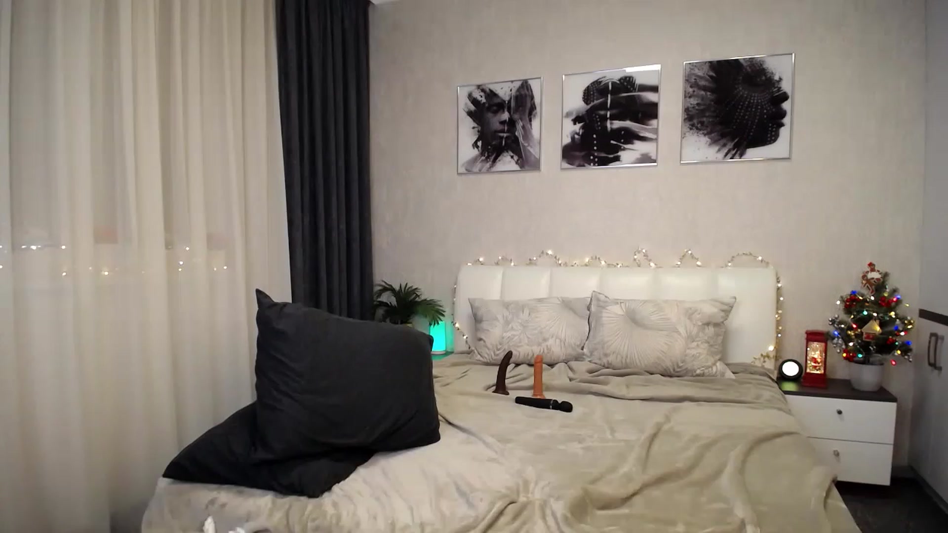 Gallery image thumbnail from NatalyGreen's myfreecams stream on, 12/22/2022, 12:11 image 17 of 20