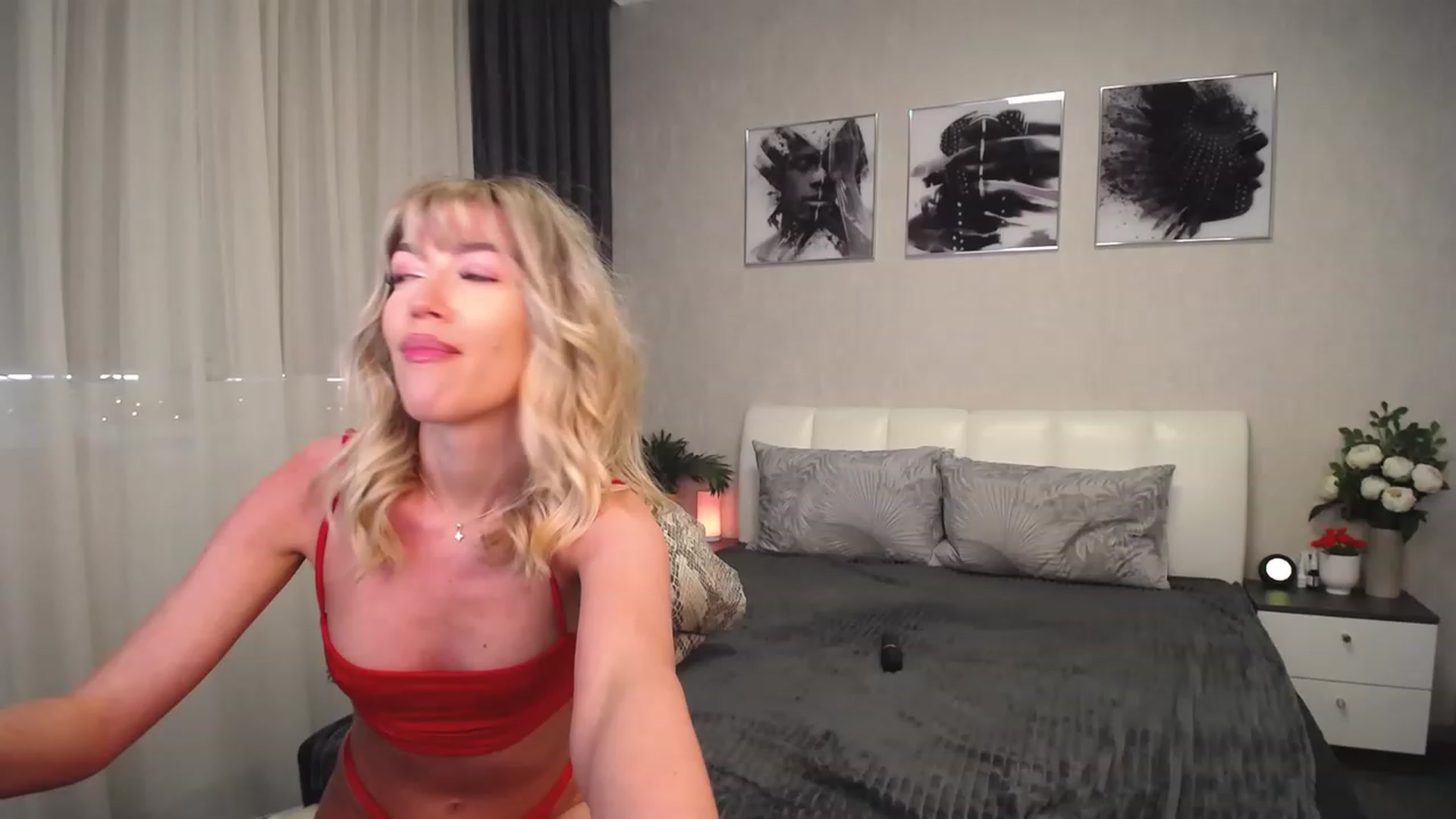 Gallery image thumbnail from NatalyGreen's myfreecams stream on, 03/29/2023, 11:56 image 15 of 20