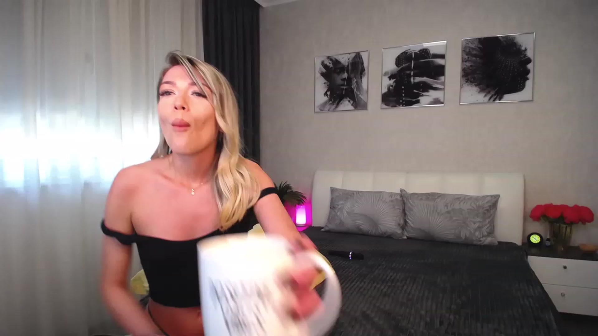 Gallery image thumbnail from NatalyGreen's myfreecams stream on, 05/19/2023, 07:28 image 14 of 20