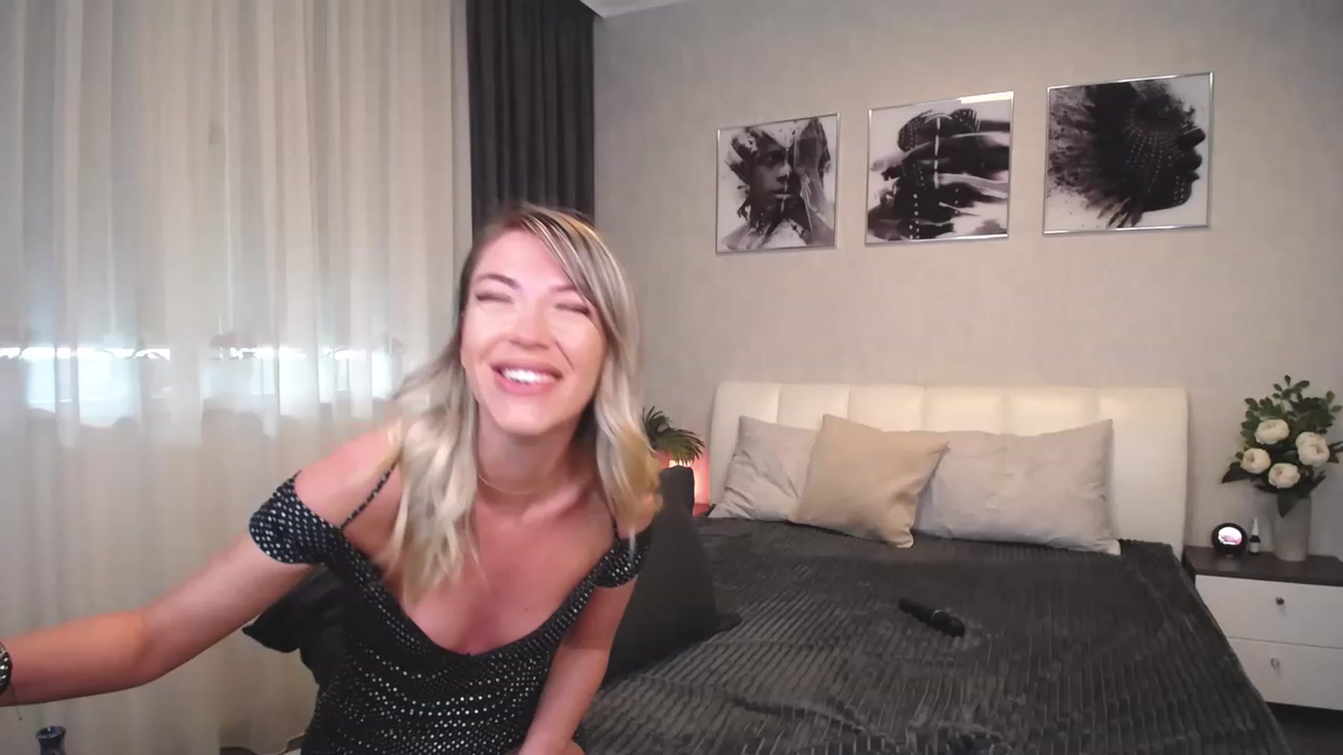 Gallery image thumbnail from NatalyGreen's myfreecams stream on, 06/12/2023, 08:35 image 1 of 20