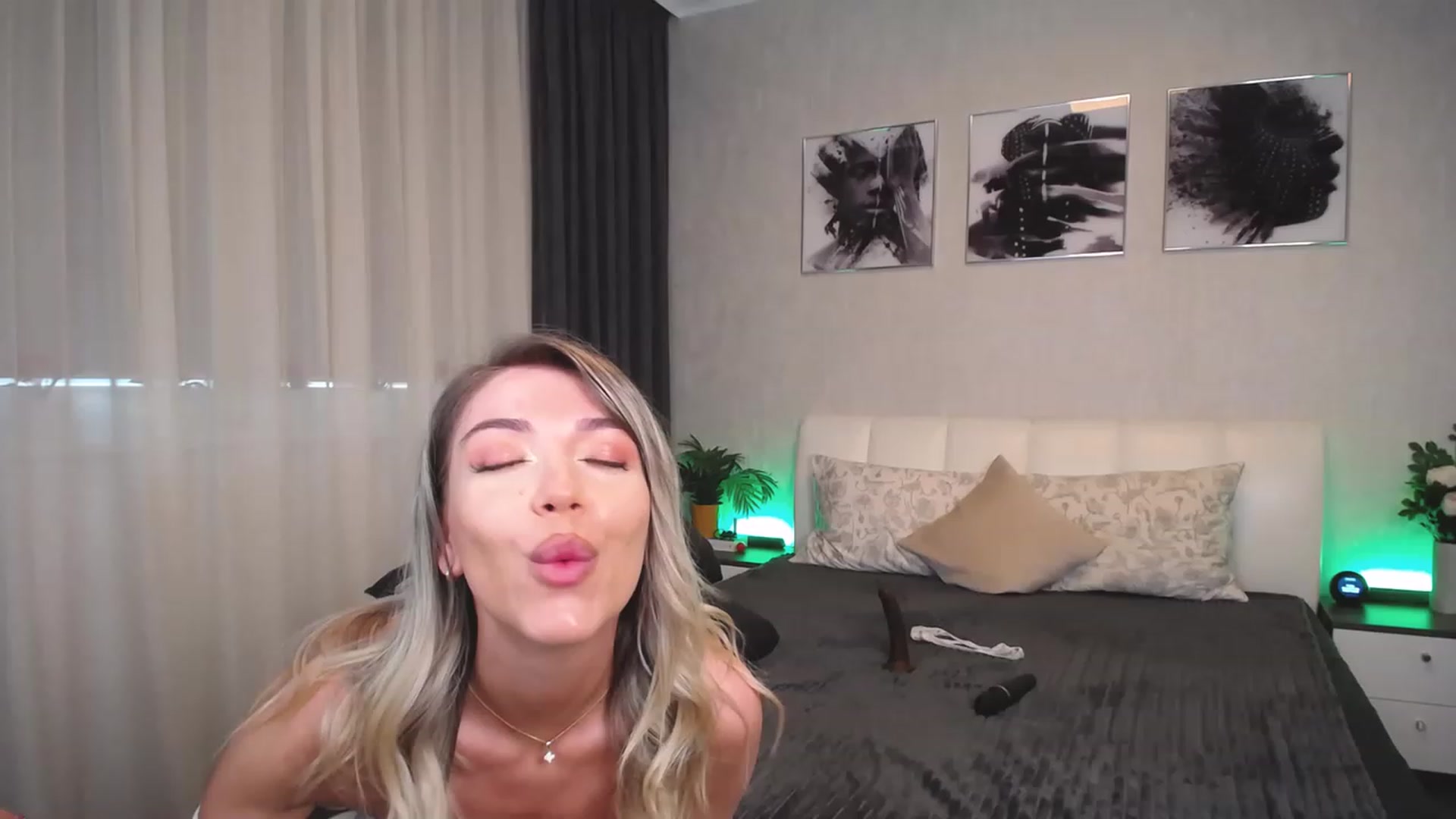 Gallery image thumbnail from NatalyGreen's myfreecams stream on, 06/26/2023, 09:36 image 11 of 20