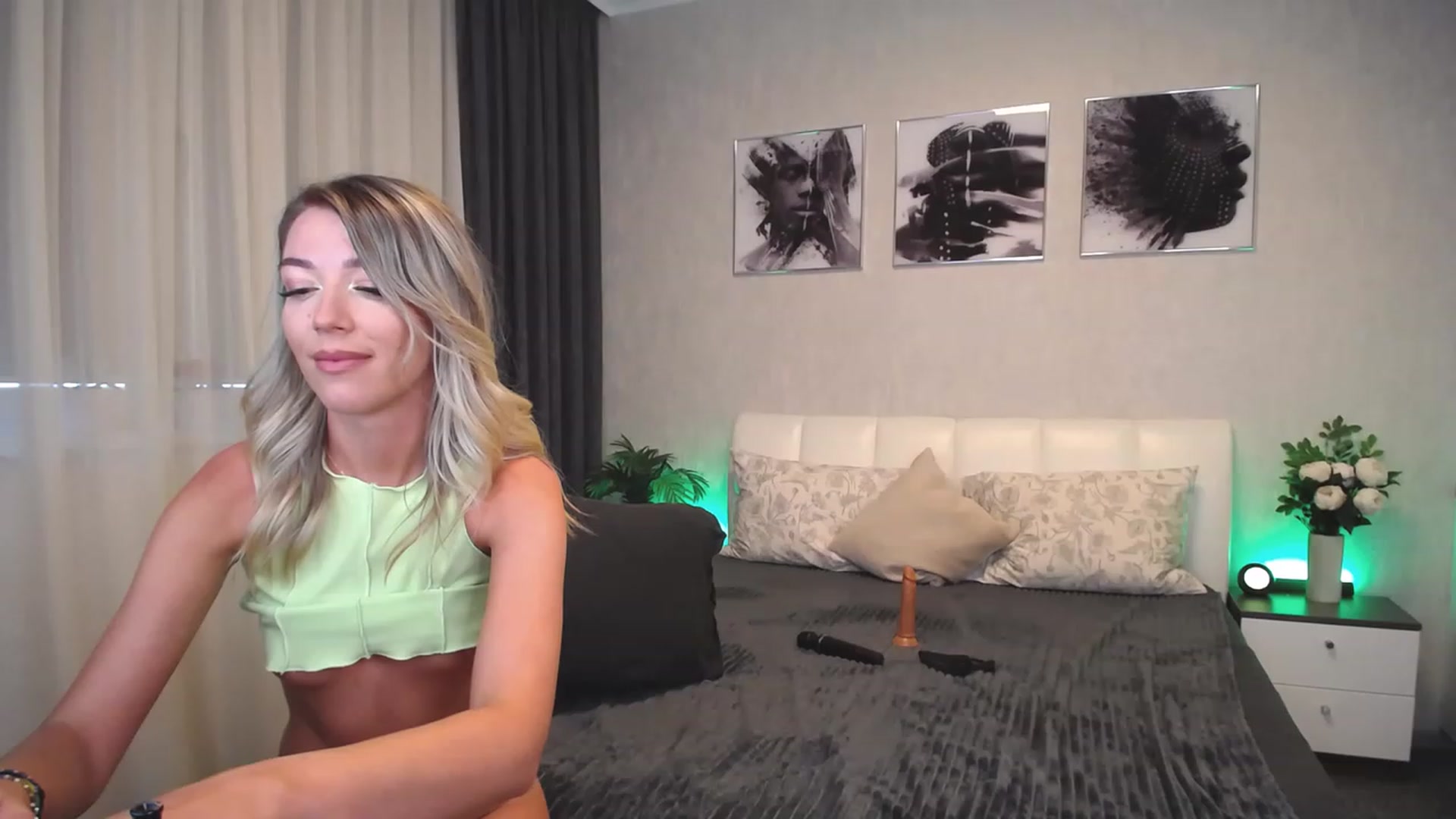 Gallery image thumbnail from NatalyGreen's myfreecams stream on, 07/18/2023, 09:28 image 18 of 20