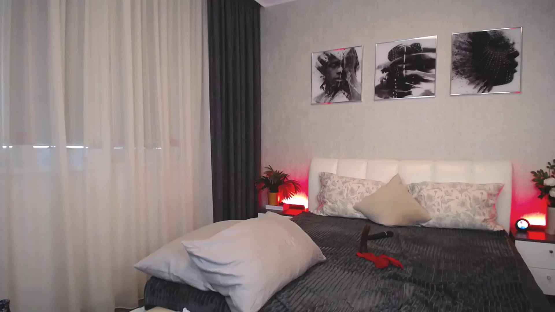 Gallery image thumbnail from NatalyGreen's myfreecams stream on, 08/14/2023, 09:03 image 14 of 20