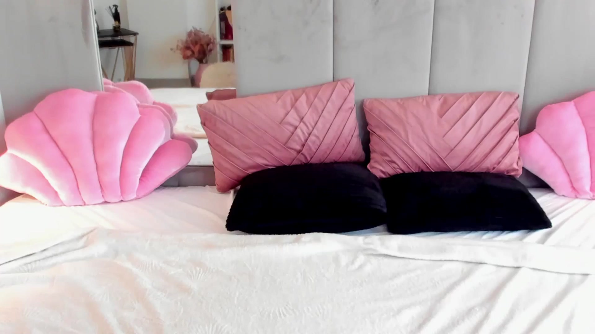 Gallery image thumbnail from NatalyThorn88's myfreecams stream on, 05/31/2025, 10:49 image 7 of 20