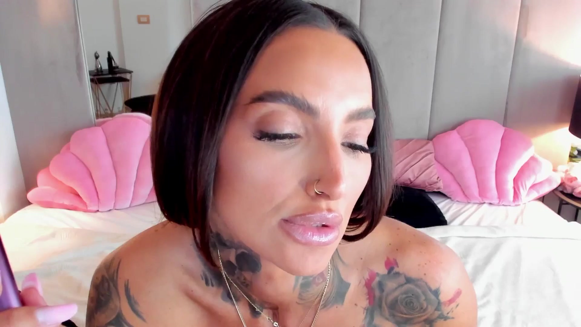 Gallery image thumbnail from NatalyThorn88's myfreecams stream on, 06/15/2025, 12:12 image 20 of 20