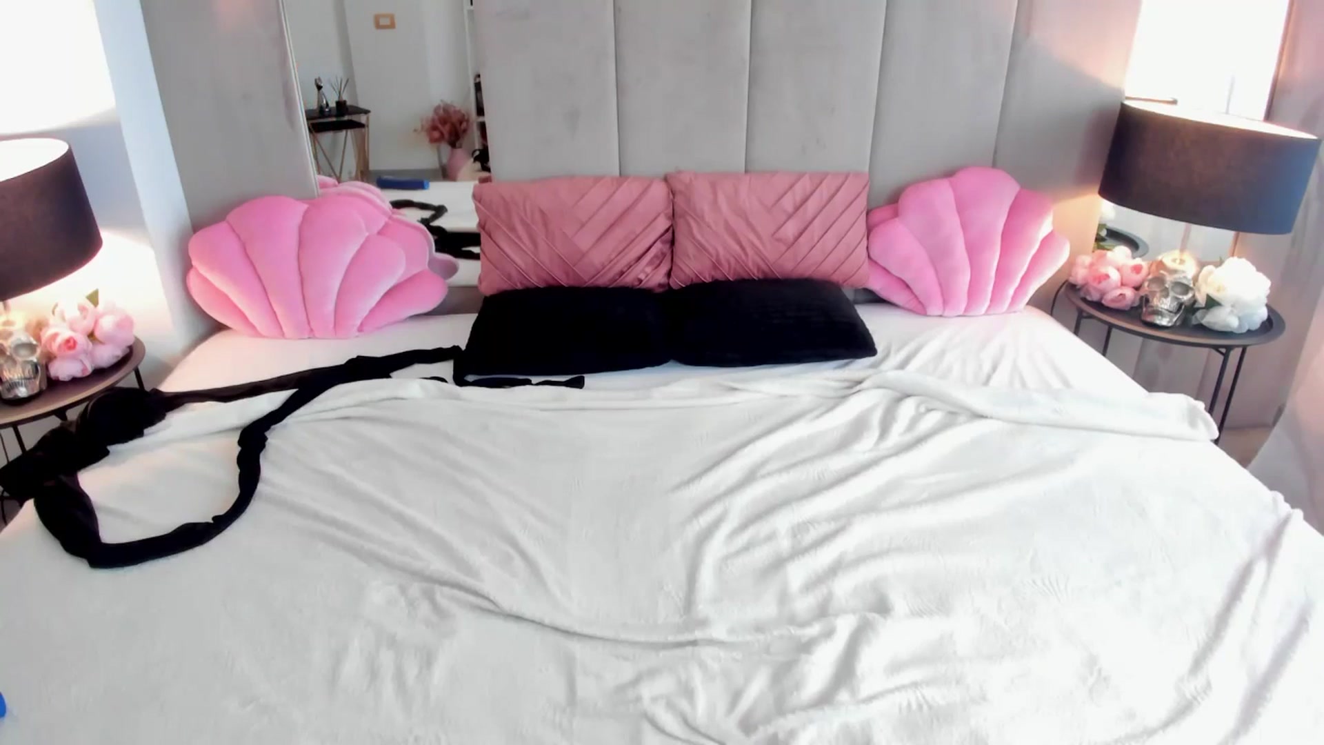 Gallery image thumbnail from NatalyThorn88's myfreecams stream on, 07/06/2025, 10:32 image 9 of 20