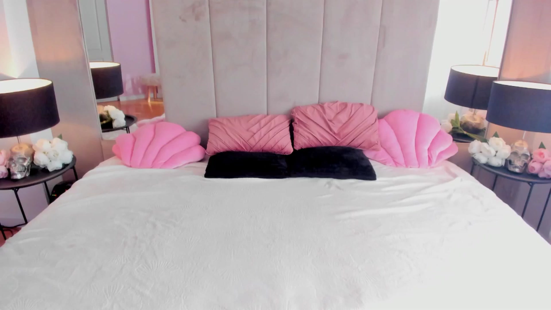 Gallery image thumbnail from NatalyThorn88's myfreecams stream on, 01/01/2026, 12:39 image 11 of 20