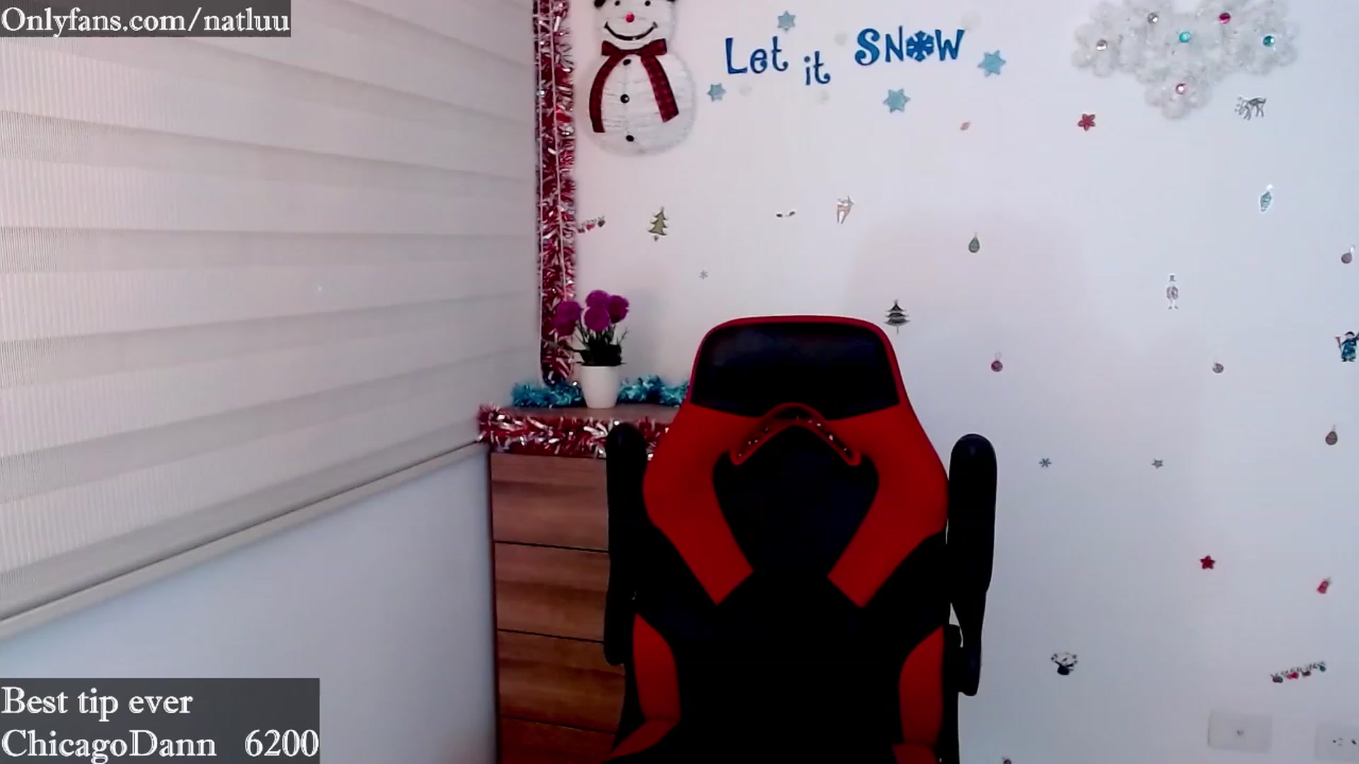 Gallery image thumbnail from Nataly_L's myfreecams stream on, 12/12/2022, 01:35 image 7 of 20