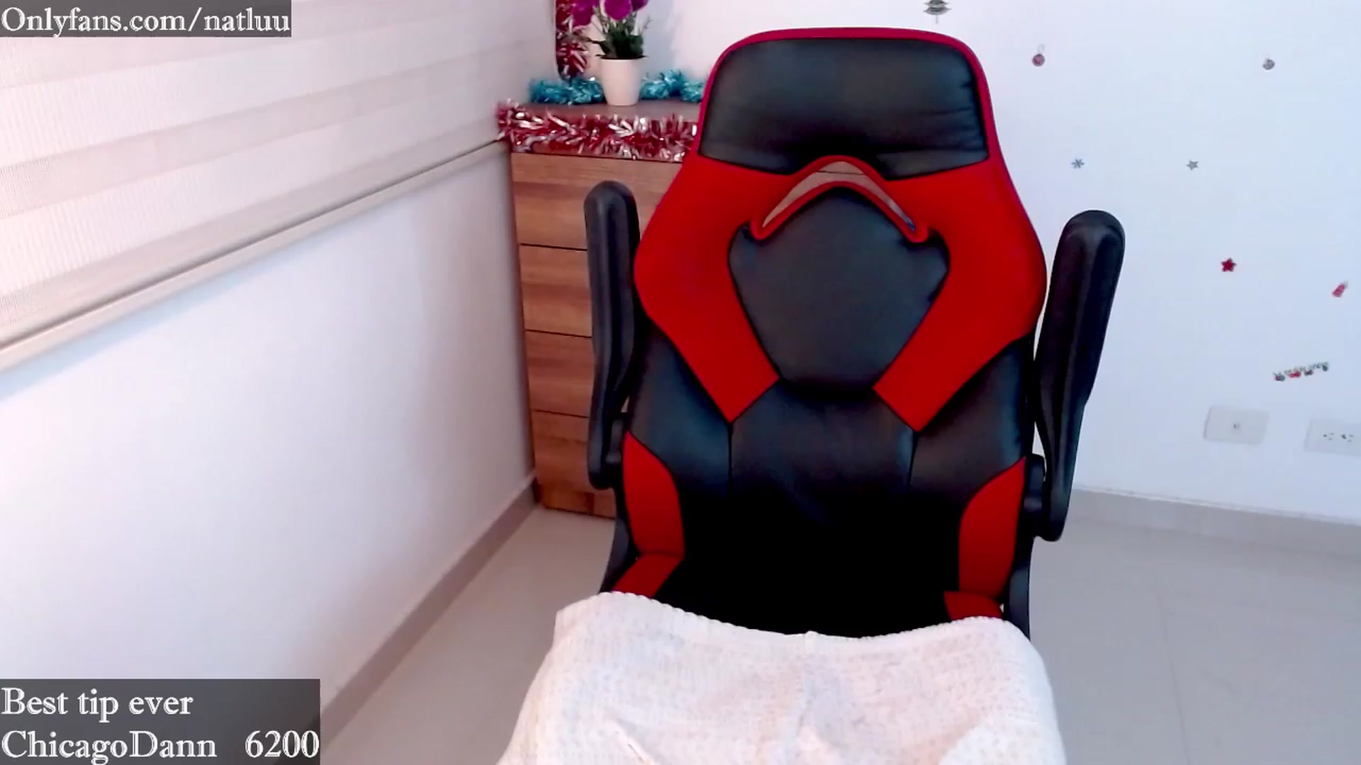 Gallery image thumbnail from Nataly_L's myfreecams stream on, 12/12/2022, 04:33 image 10 of 20