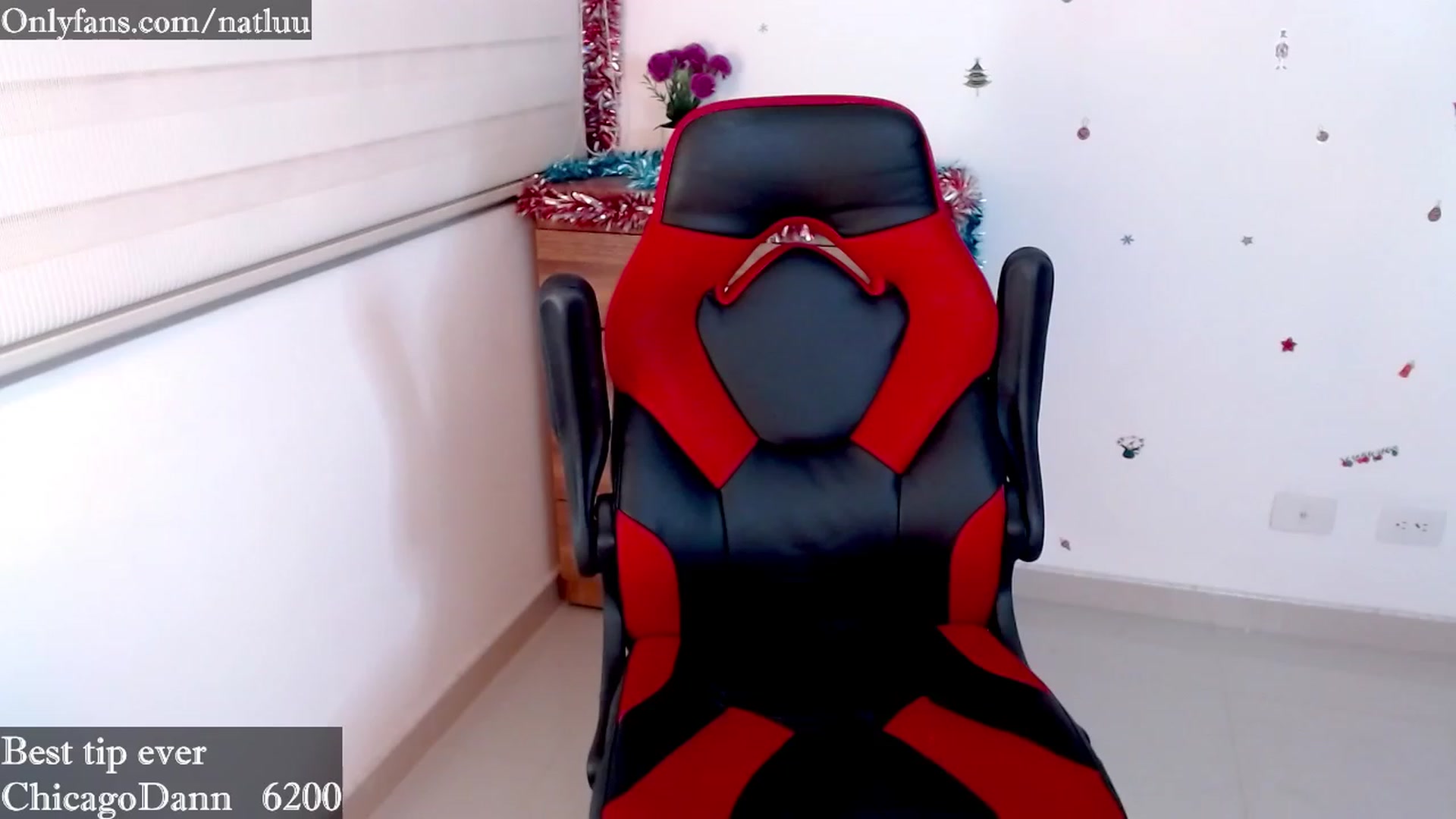 Gallery image thumbnail from Nataly_L's myfreecams stream on, 12/28/2022, 24:28 image 19 of 20