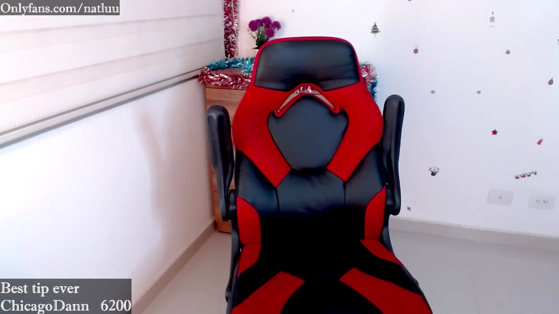 Gallery image thumbnail from Nataly_L's myfreecams stream on, 12/28/2022, 24:28 image 18 of 20