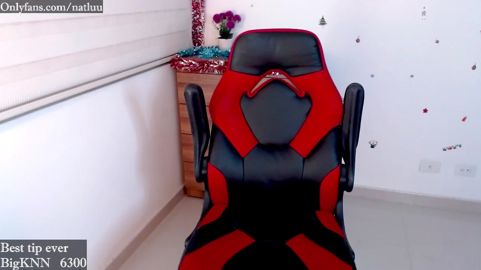 Gallery image thumbnail from Nataly_L's myfreecams stream on, 12/28/2022, 01:22 image 7 of 20