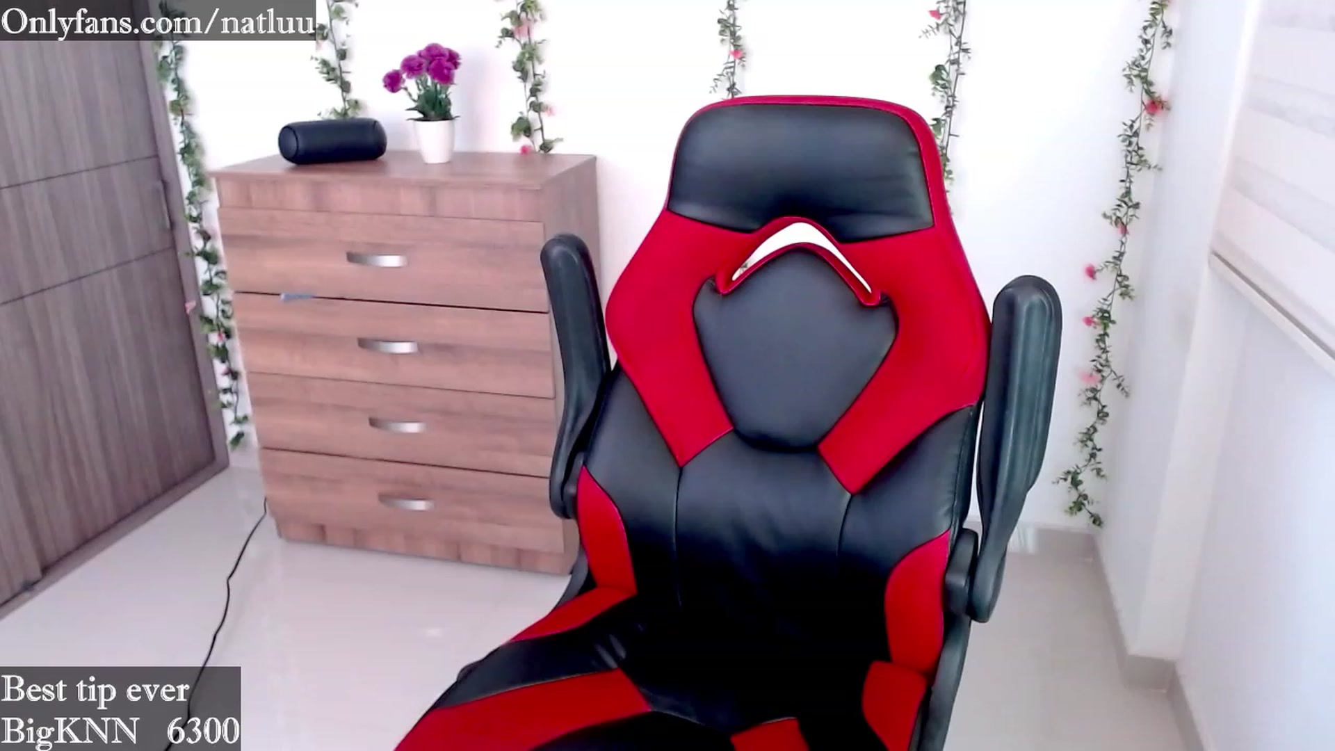 Gallery image thumbnail from Nataly_L's myfreecams stream on, 02/16/2023, 24:58 image 8 of 20