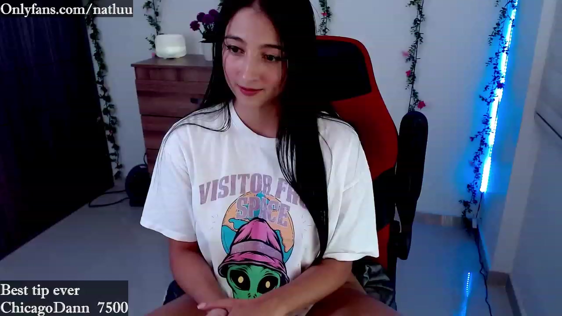 Gallery image thumbnail from Nataly_L's myfreecams stream on, 04/19/2023, 01:04 image 20 of 20